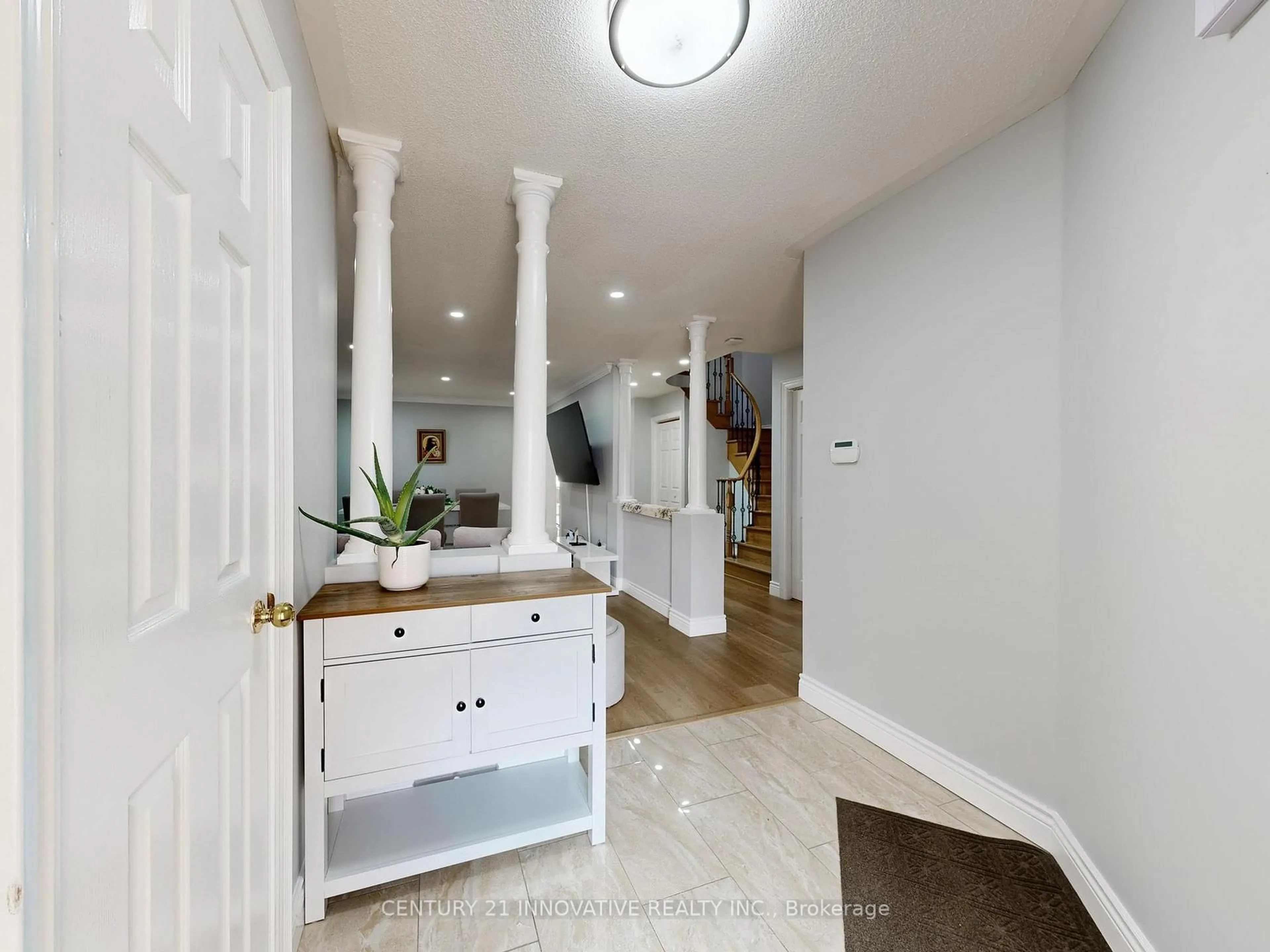 Indoor entryway for 336 St Joan Of Arc Ave, Vaughan Ontario L6A 3N1