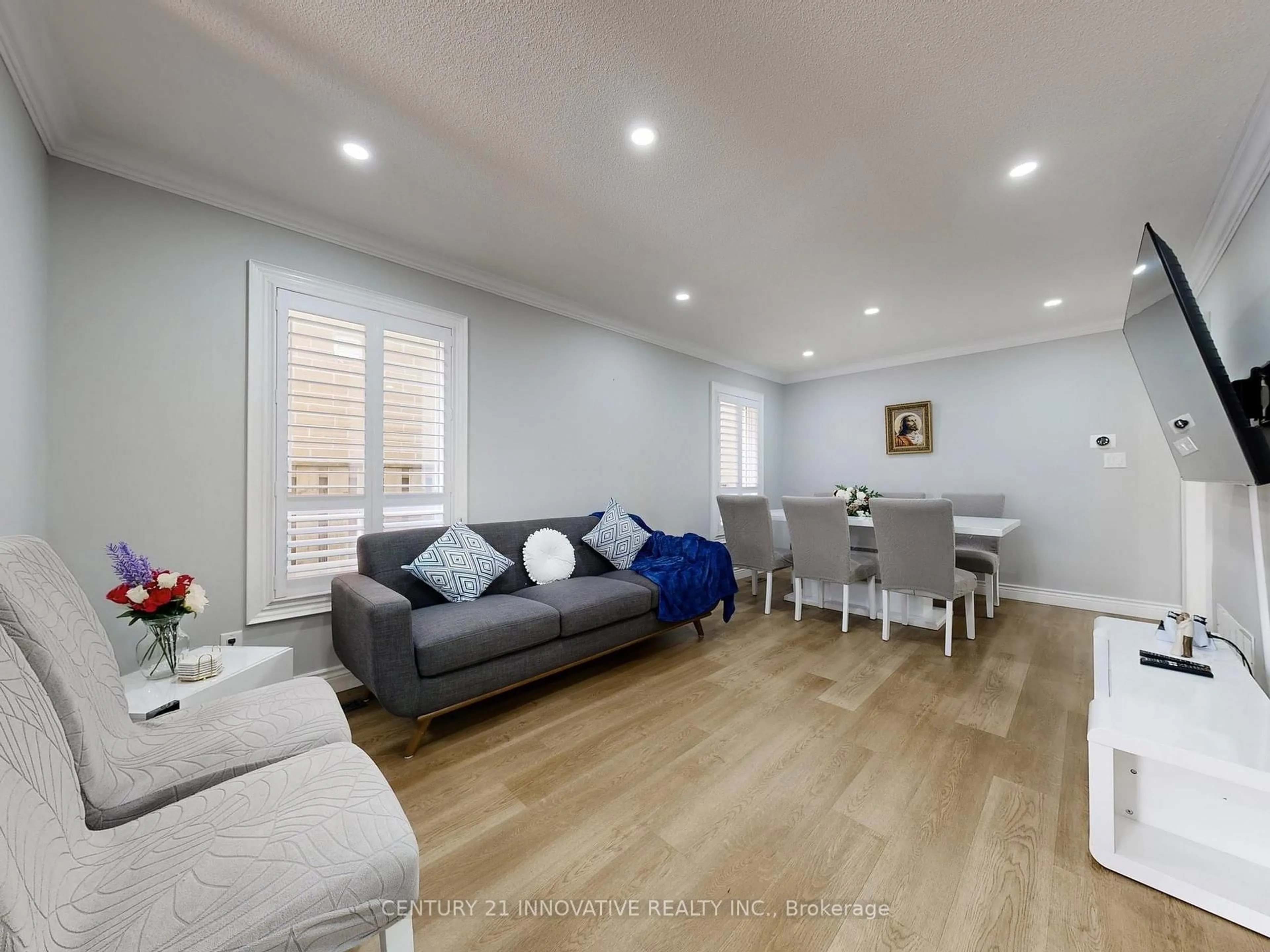 Living room with furniture, unknown for 336 St Joan Of Arc Ave, Vaughan Ontario L6A 3N1