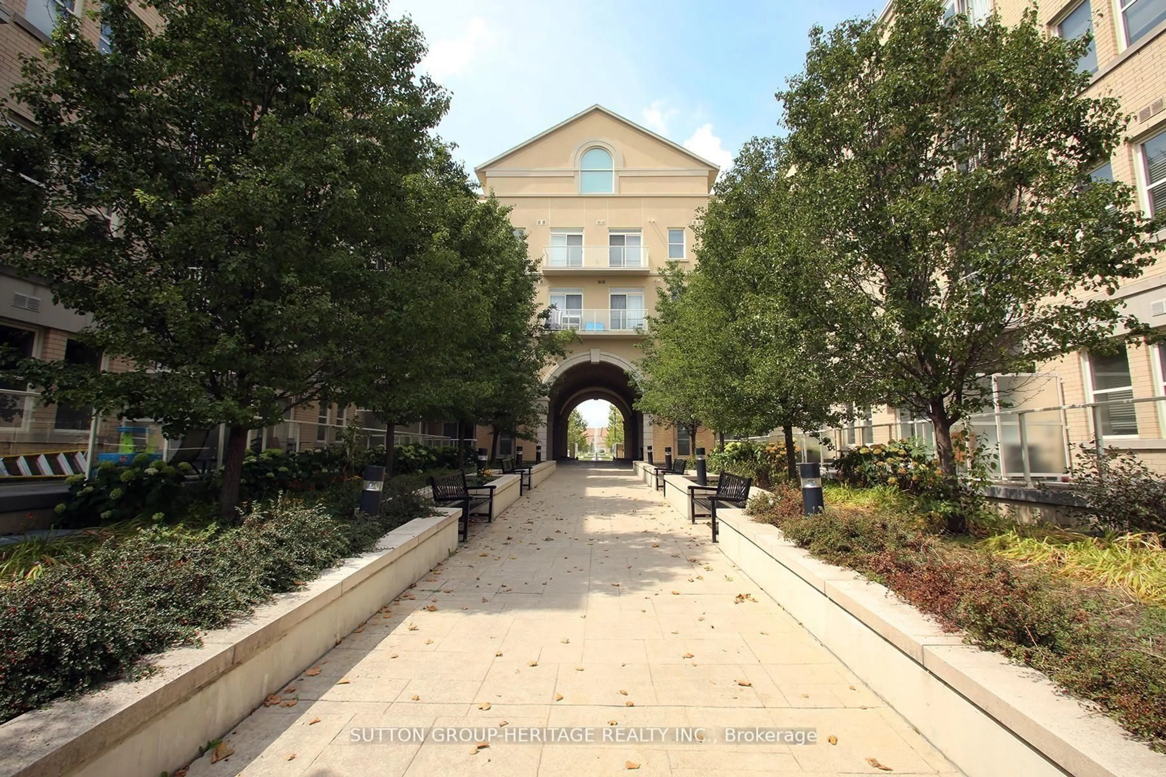 Patio, building for 28 Prince Regent St #123, Markham Ontario L6C 0V5