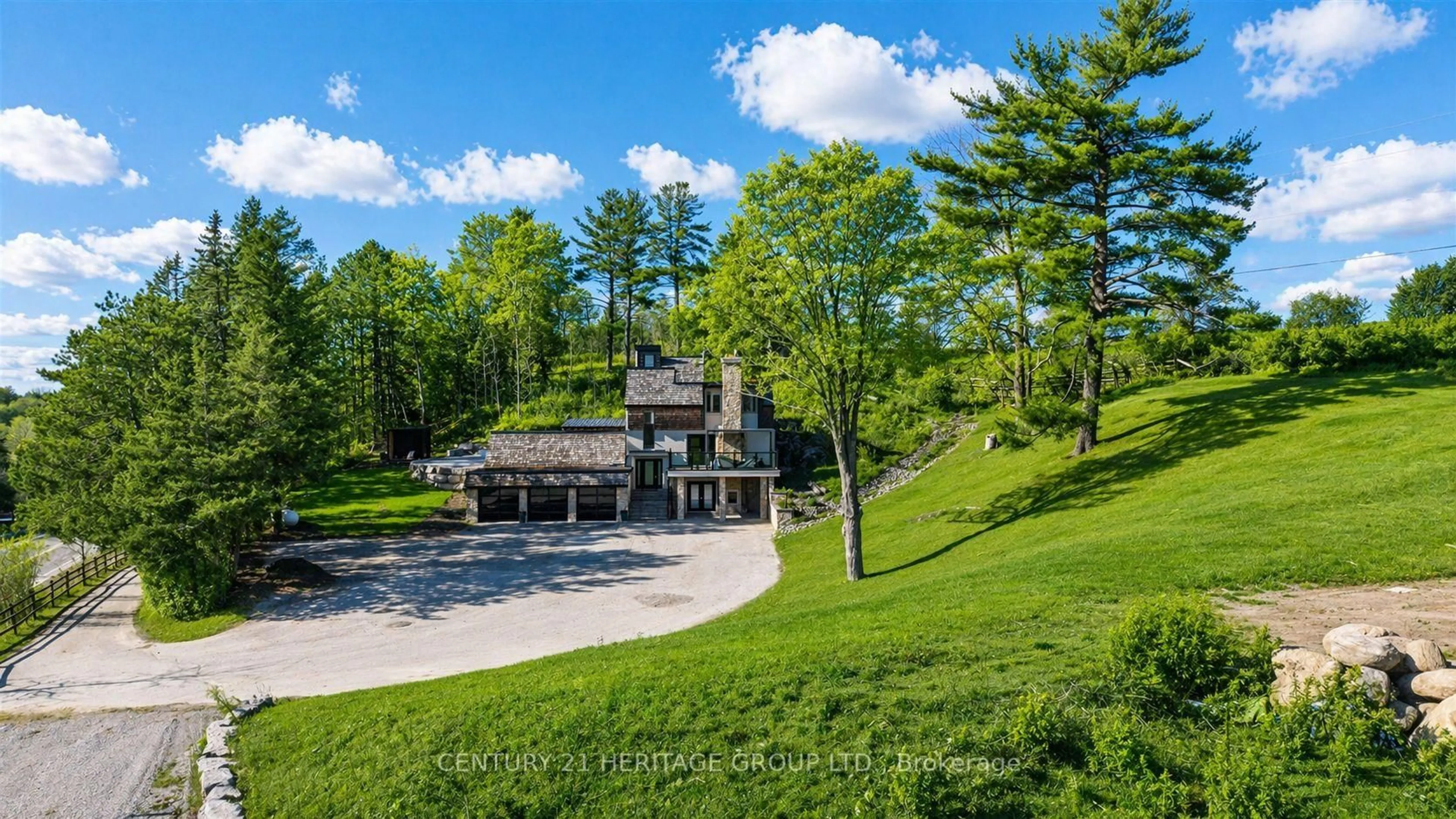 A pic from outside/outdoor area/front of a property/back of a property/a pic from drone, water/lake/river/ocean view for 2816 Mount Albert Rd, East Gwillimbury Ontario L0G 1R0