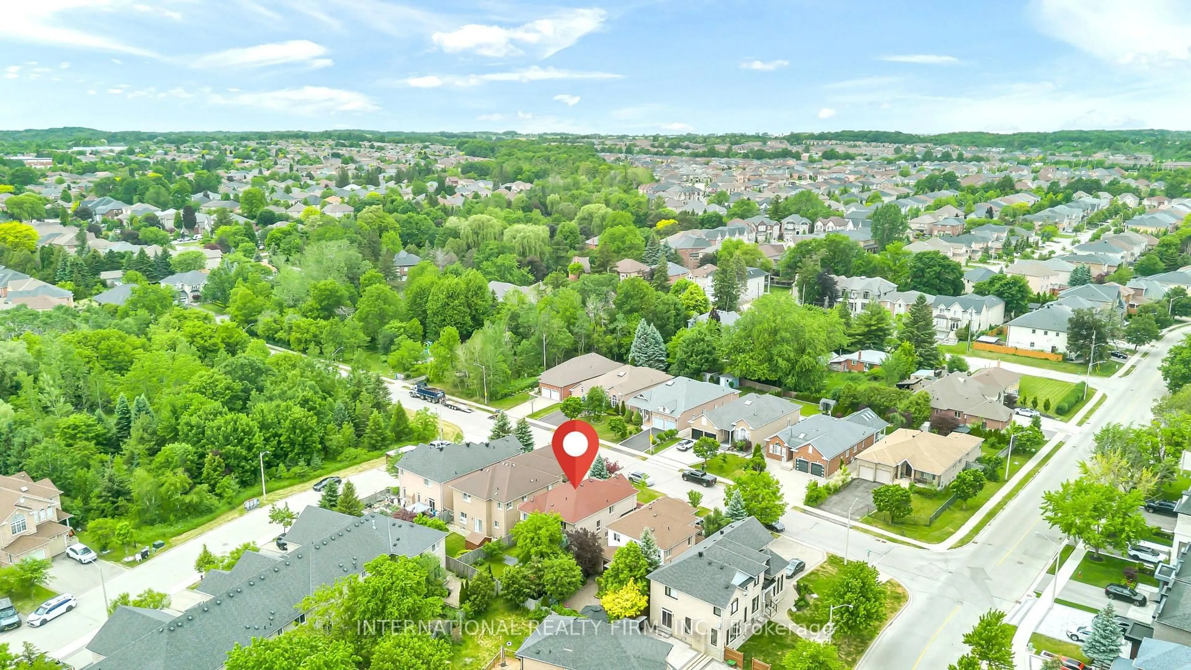 A pic from outside/outdoor area/front of a property/back of a property/a pic from drone, street for 45 Naughton Dr, Richmond Hill Ontario L4C 0R2