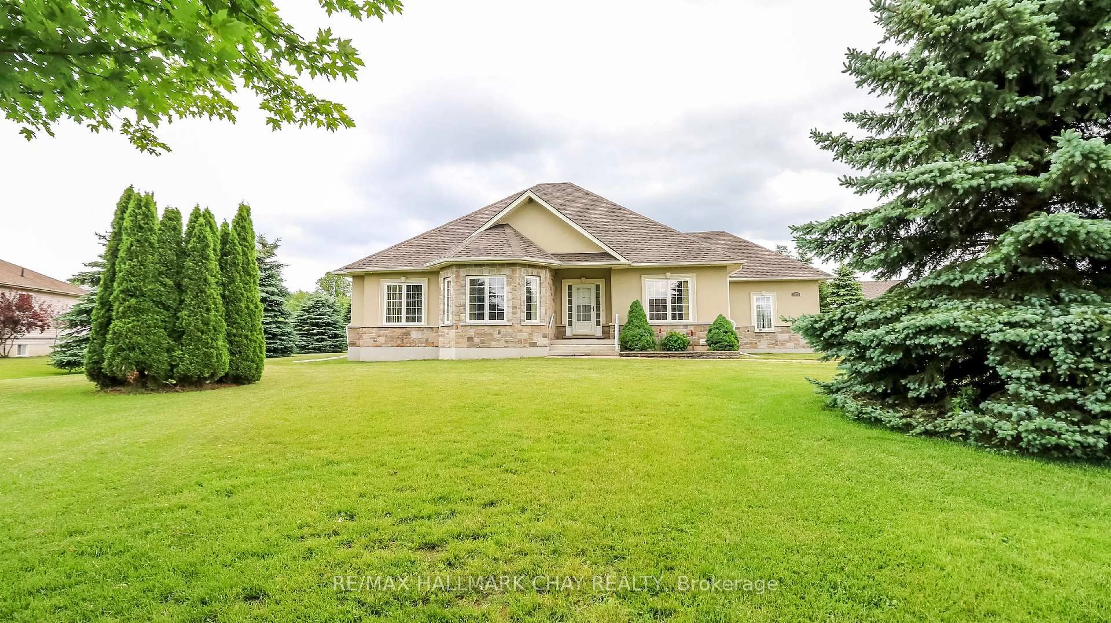 A pic from outside/outdoor area/front of a property/back of a property/a pic from drone, unknown for 5807 Old Mill Rd, Essa Ontario L0M 1T0