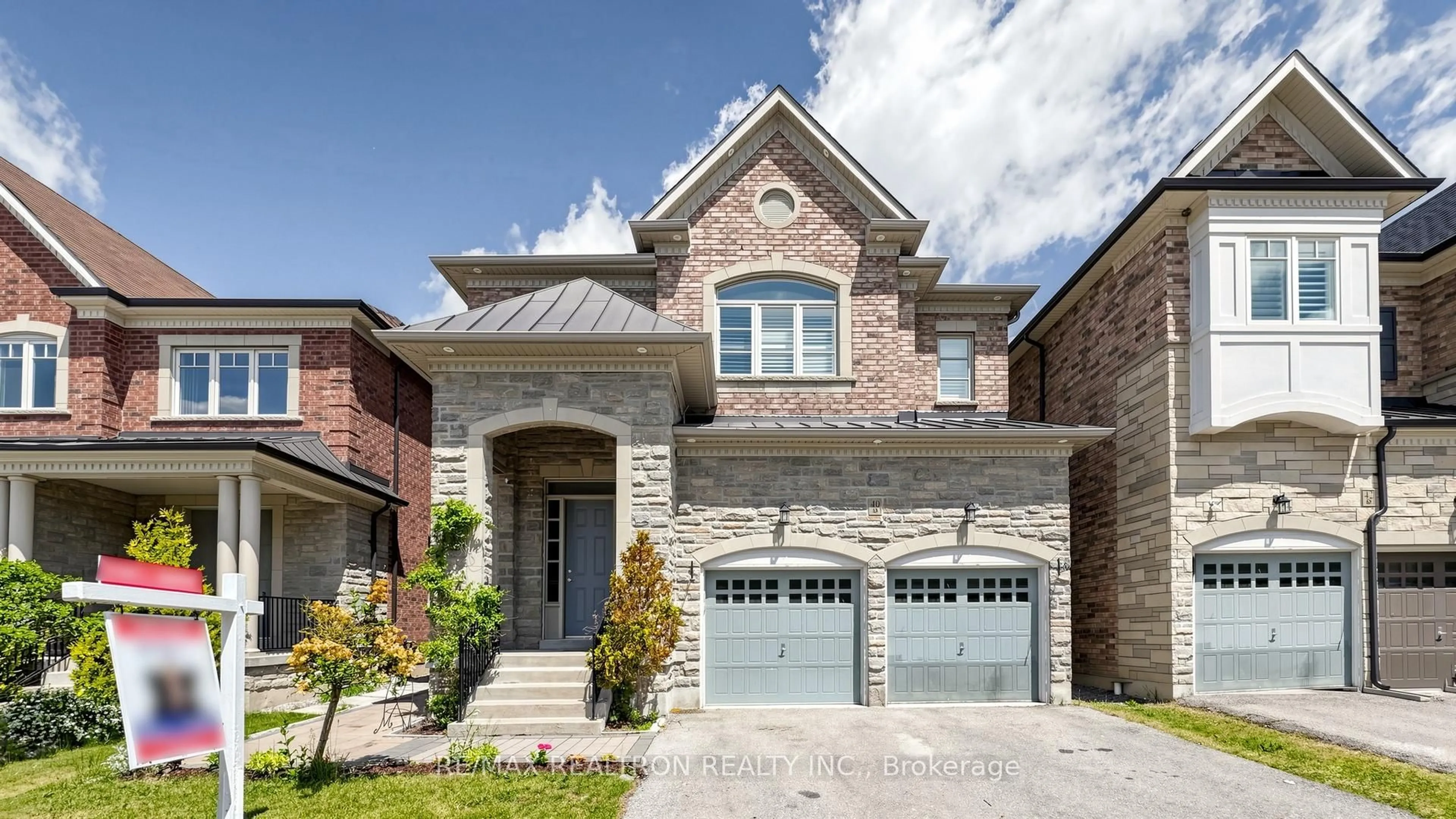 Home with brick exterior material, street for 40 Meadowsweet Lane, Richmond Hill Ontario L4E 1B8