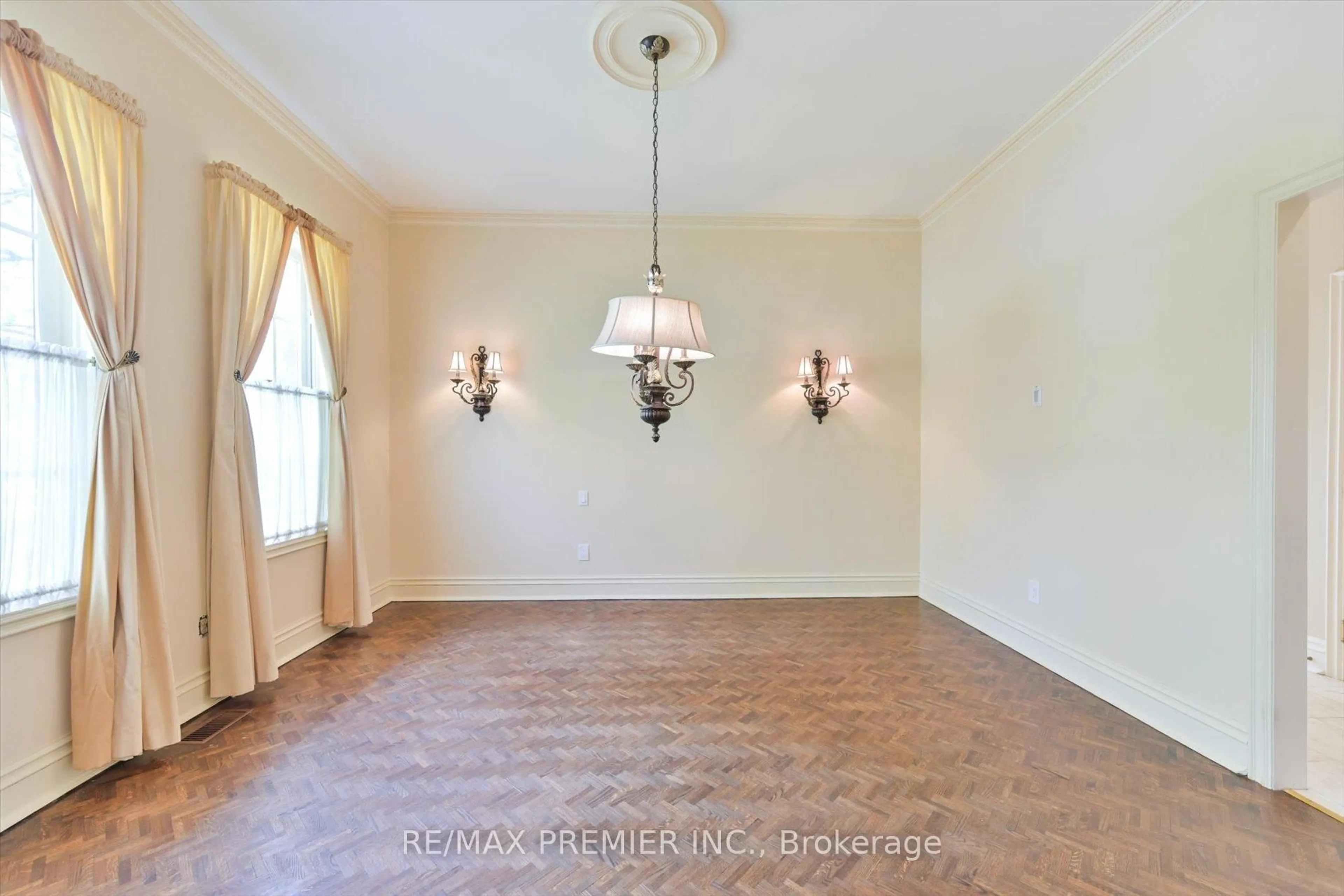 Dining room, unknown for 25 Highgrove Cres, Richmond Hill Ontario L4C 7W9