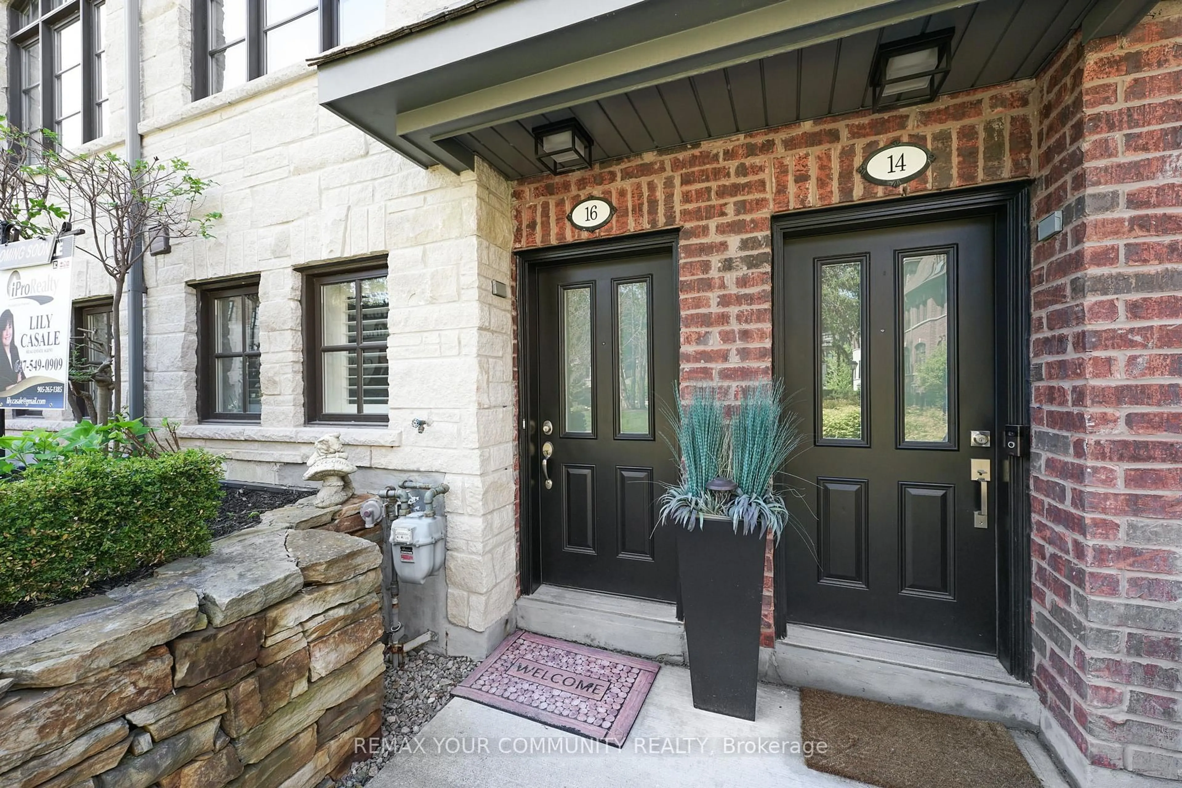Indoor entryway for 16 Agar Lane, Vaughan Ontario L4L 0C5
