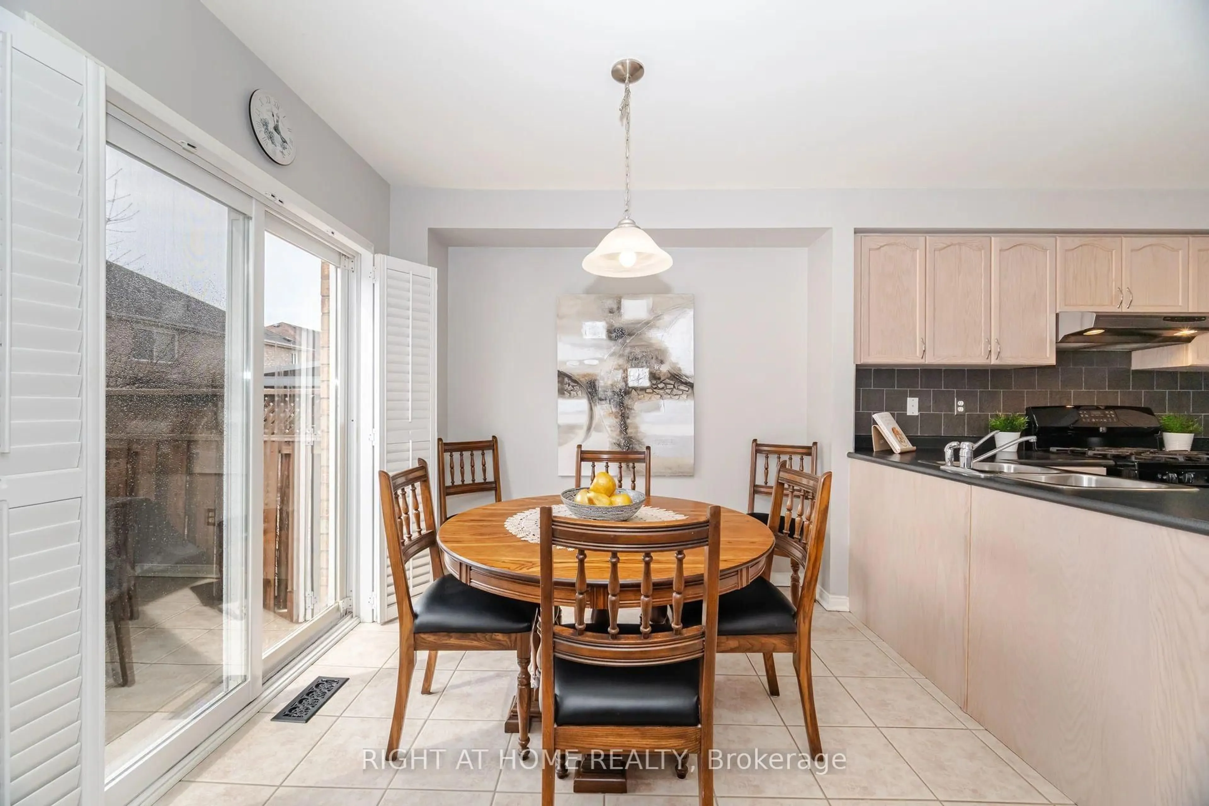 Contemporary kitchen, ceramic/tile floor for 910 Oaktree Cres, Newmarket Ontario L3X 2Z1