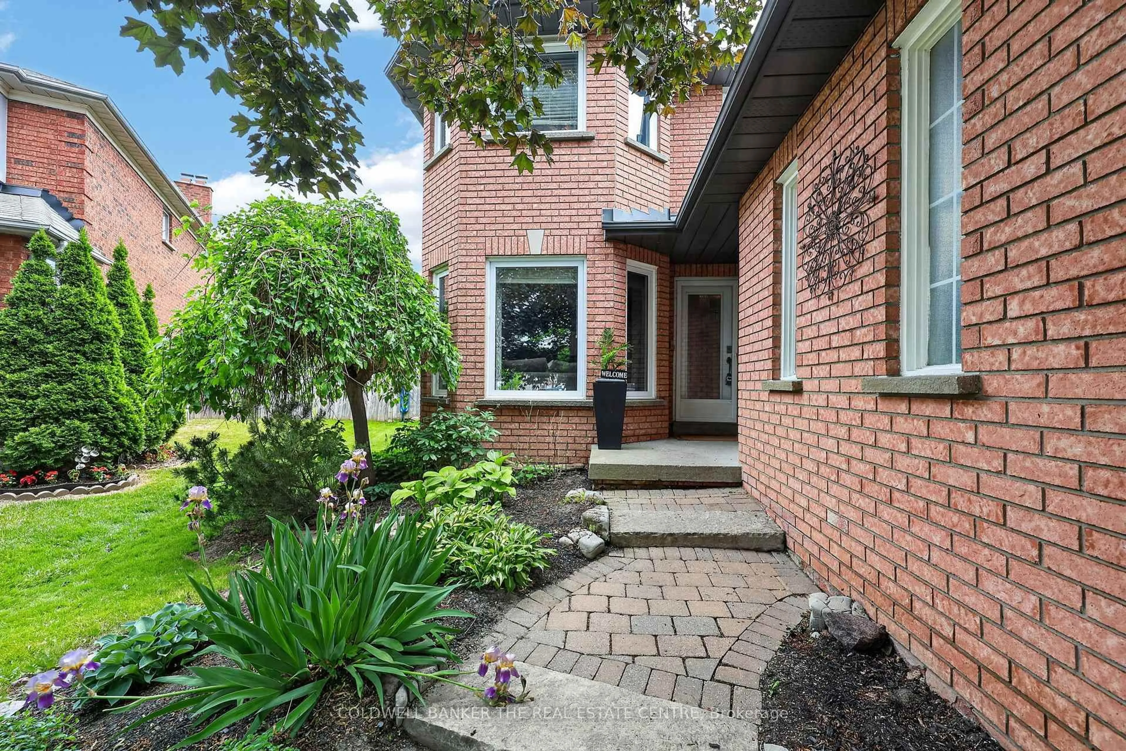 Home with brick exterior material, street for 539 Veale Pl, Newmarket Ontario L3Y 8H9