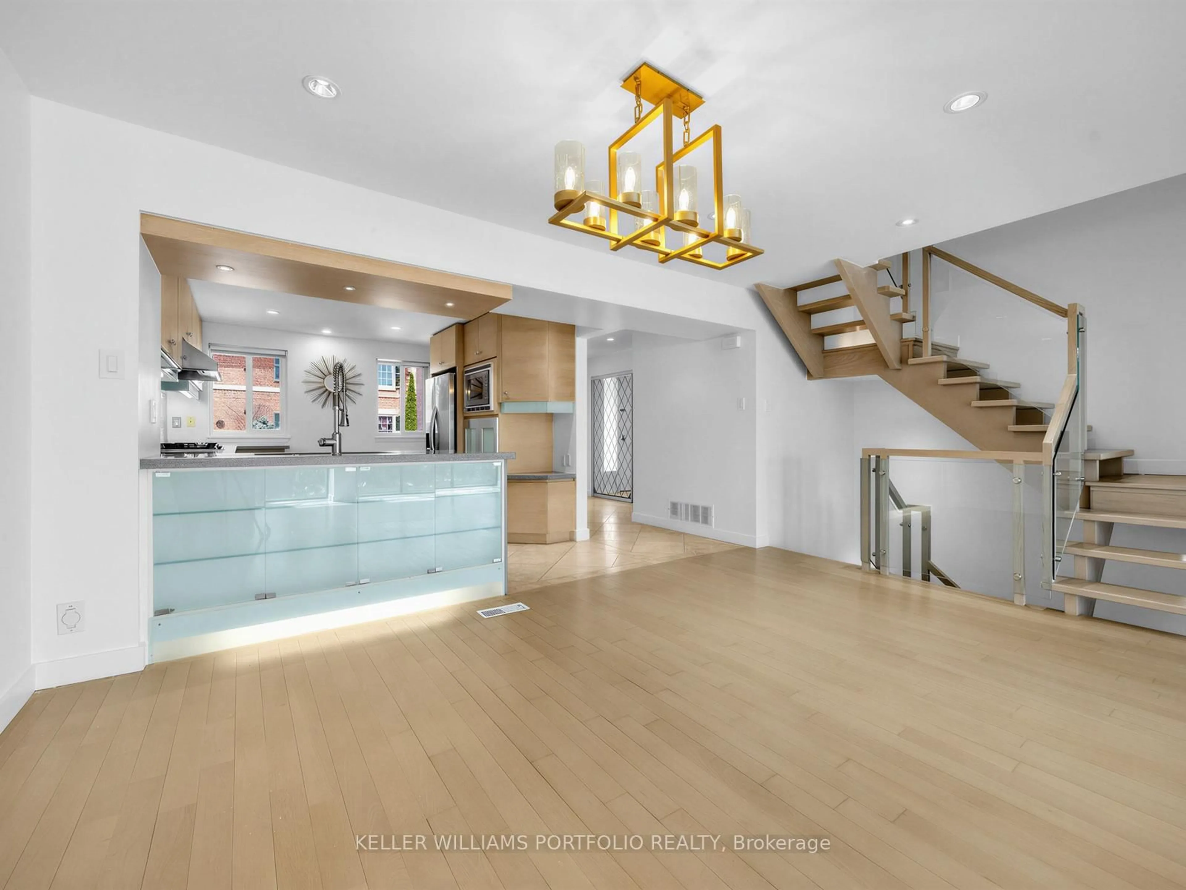 Open concept kitchen, unknown for 59 Cricklewood Cres, Markham Ontario L3T 4T8