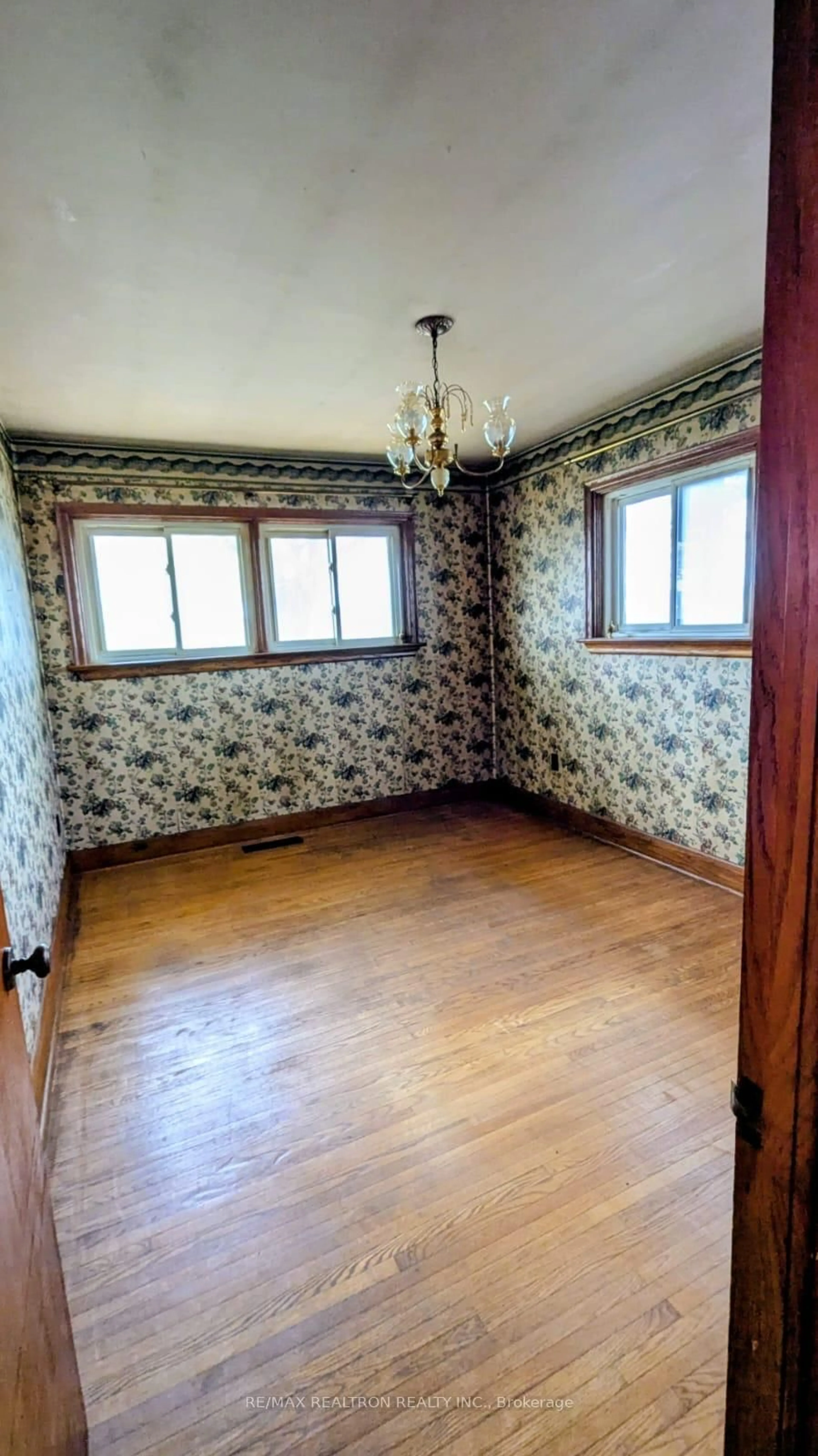 A pic of a room for 5 Farmer Crt, Richmond Hill Ontario L4E 1A2