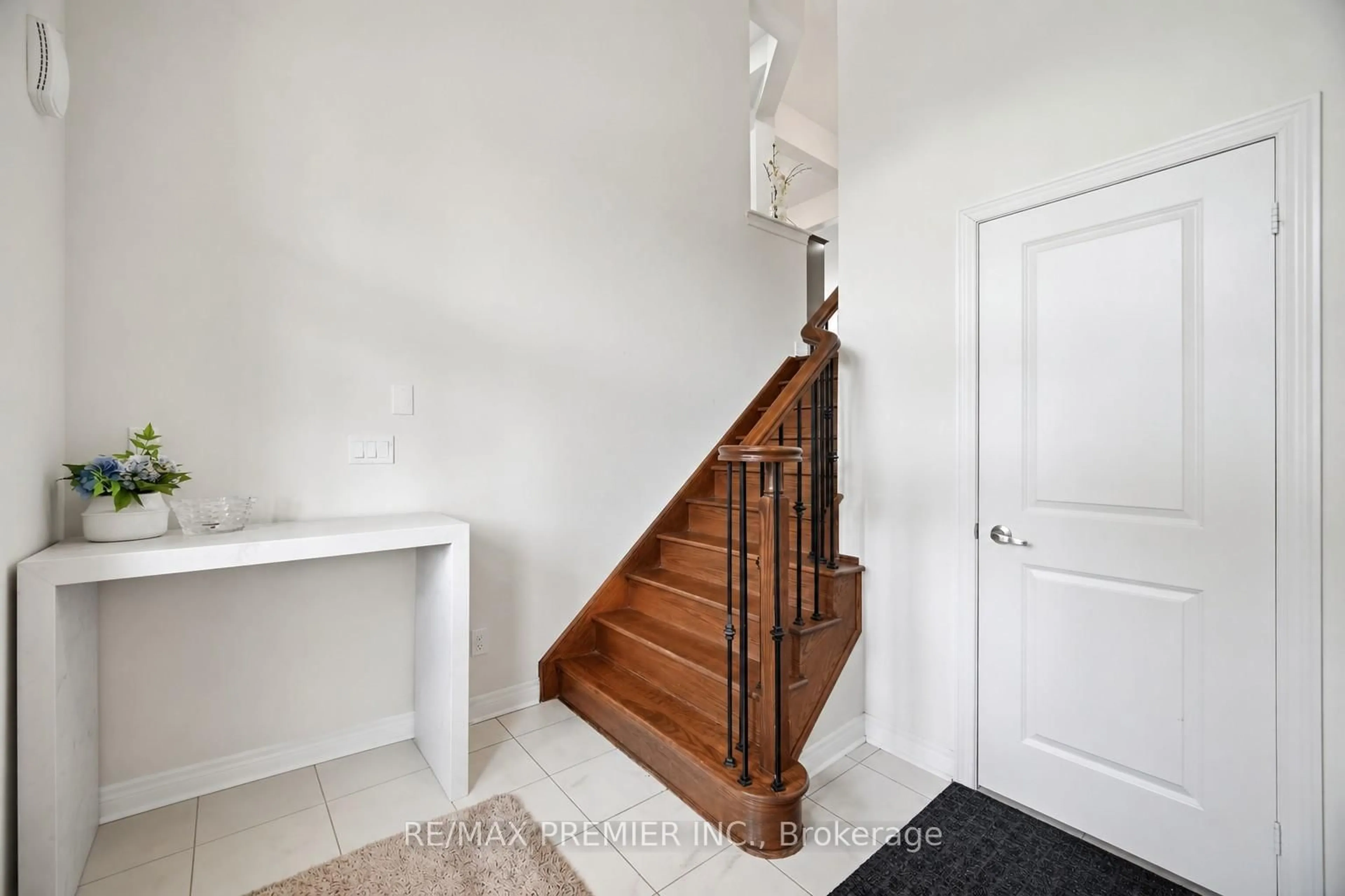 Unknown for 100 Inverness Way, Bradford West Gwillimbury Ontario L3Z 0W5