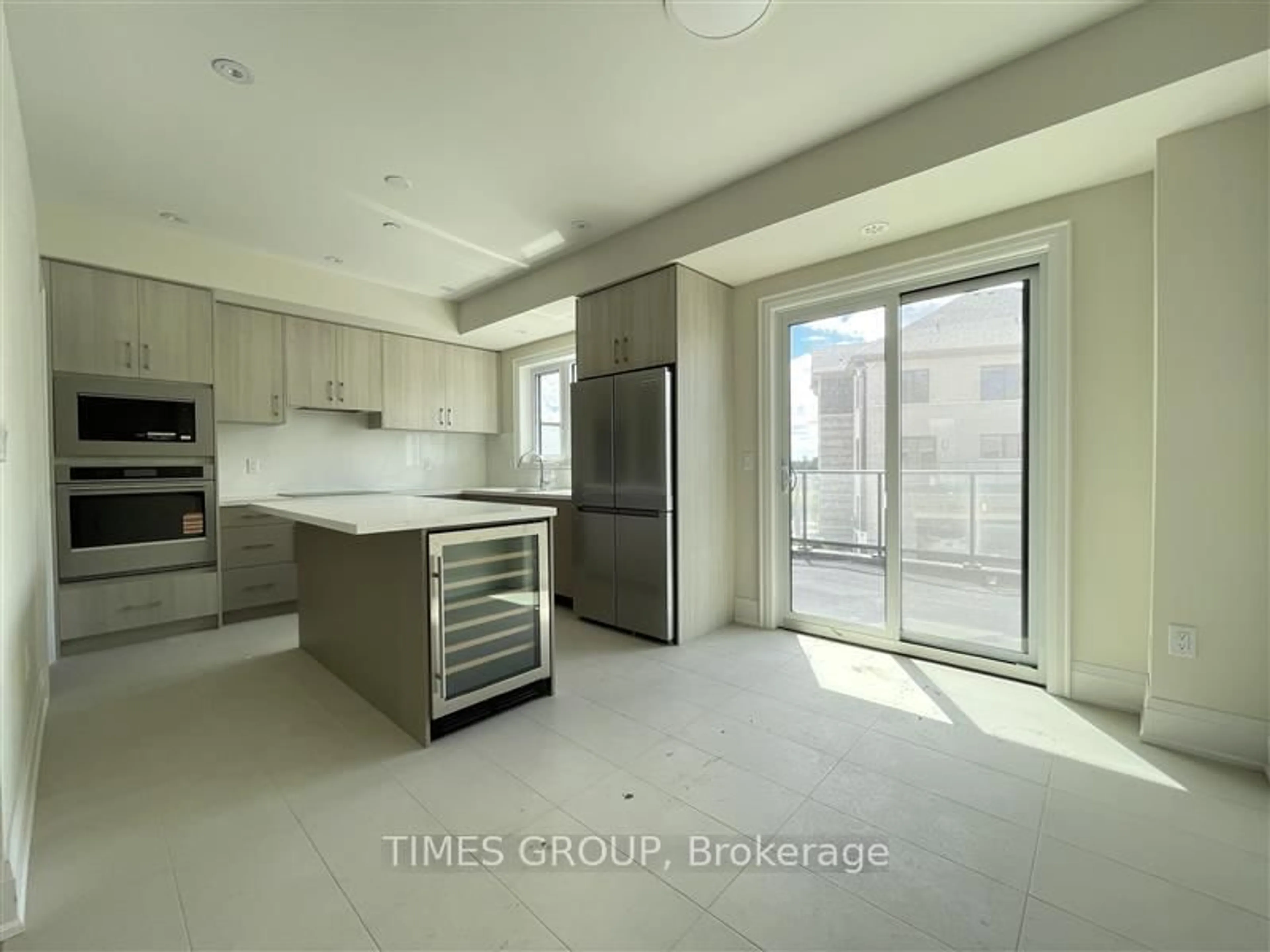Open concept kitchen, unknown for 126 Grimsby Lane, Richmond Hill Ontario L4S 1N3