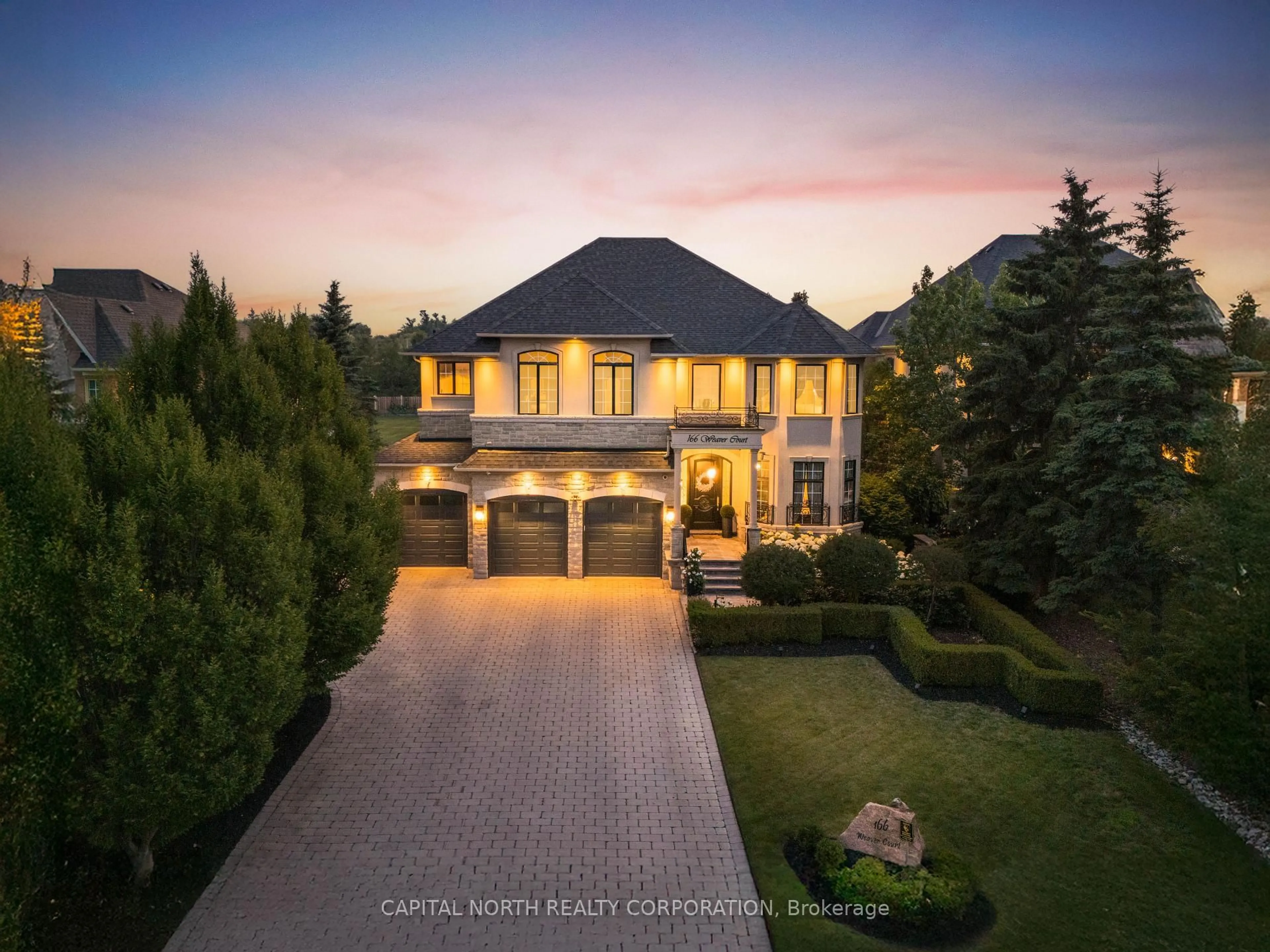 A pic from outside/outdoor area/front of a property/back of a property/a pic from drone, street for 166 Weaver Crt, Vaughan Ontario L0J 1C0