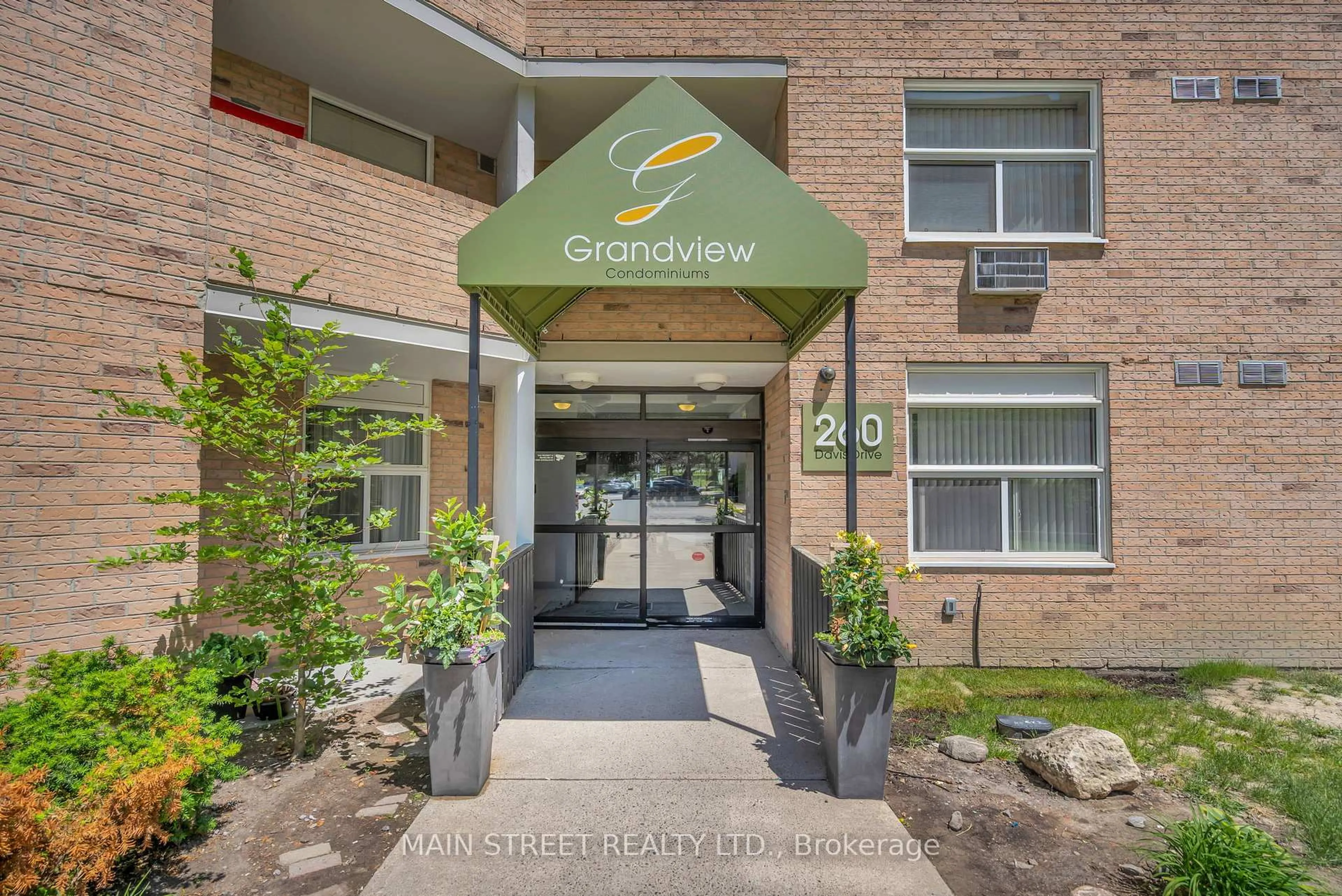 Indoor foyer for 260 Davis Dr #1008, Newmarket Ontario L3Y 7C3