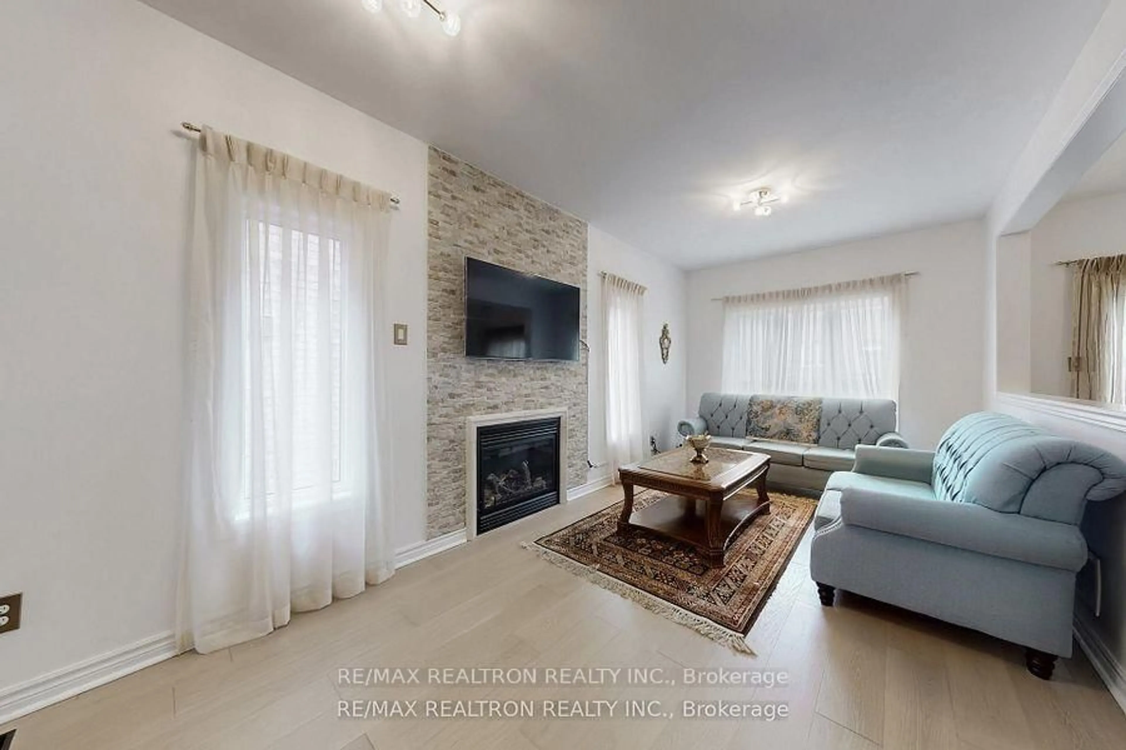 Living room with furniture, ceramic/tile floor for 37 Jonas Millway, Whitchurch-Stouffville Ontario L4A 0M4