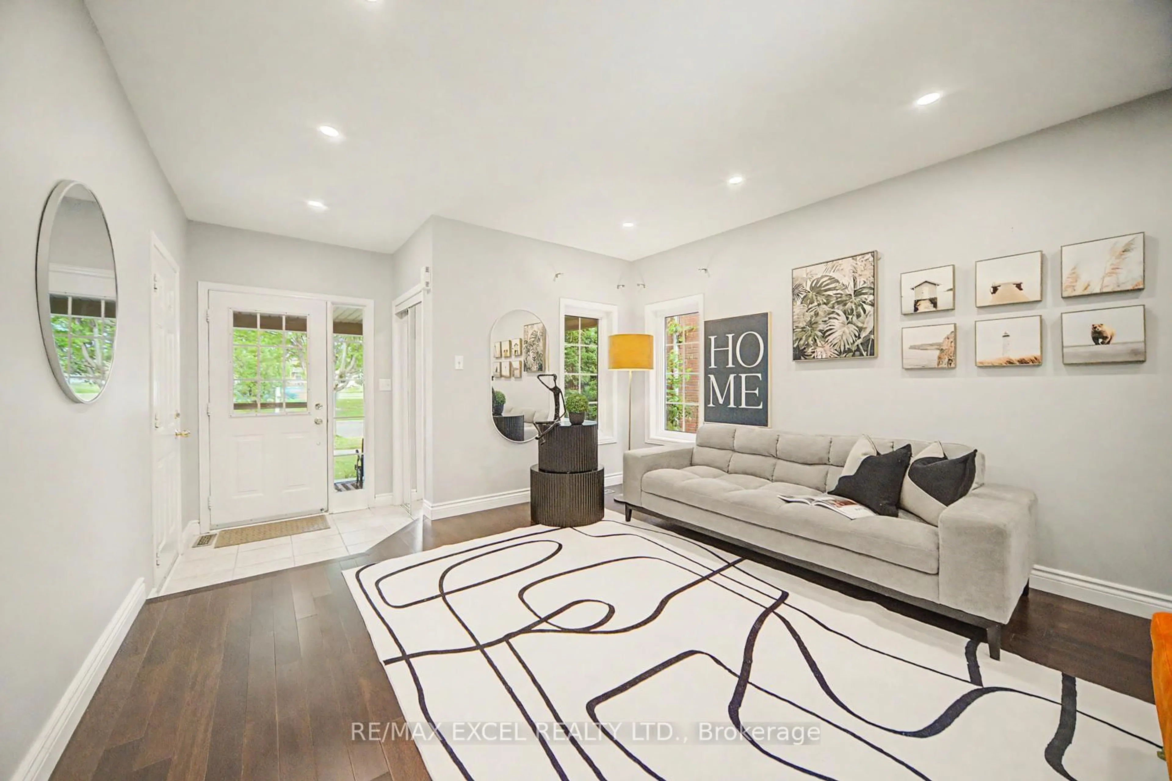 Living room with furniture, unknown for 40 Outlook Terrace Dr, Markham Ontario L6E 1J9