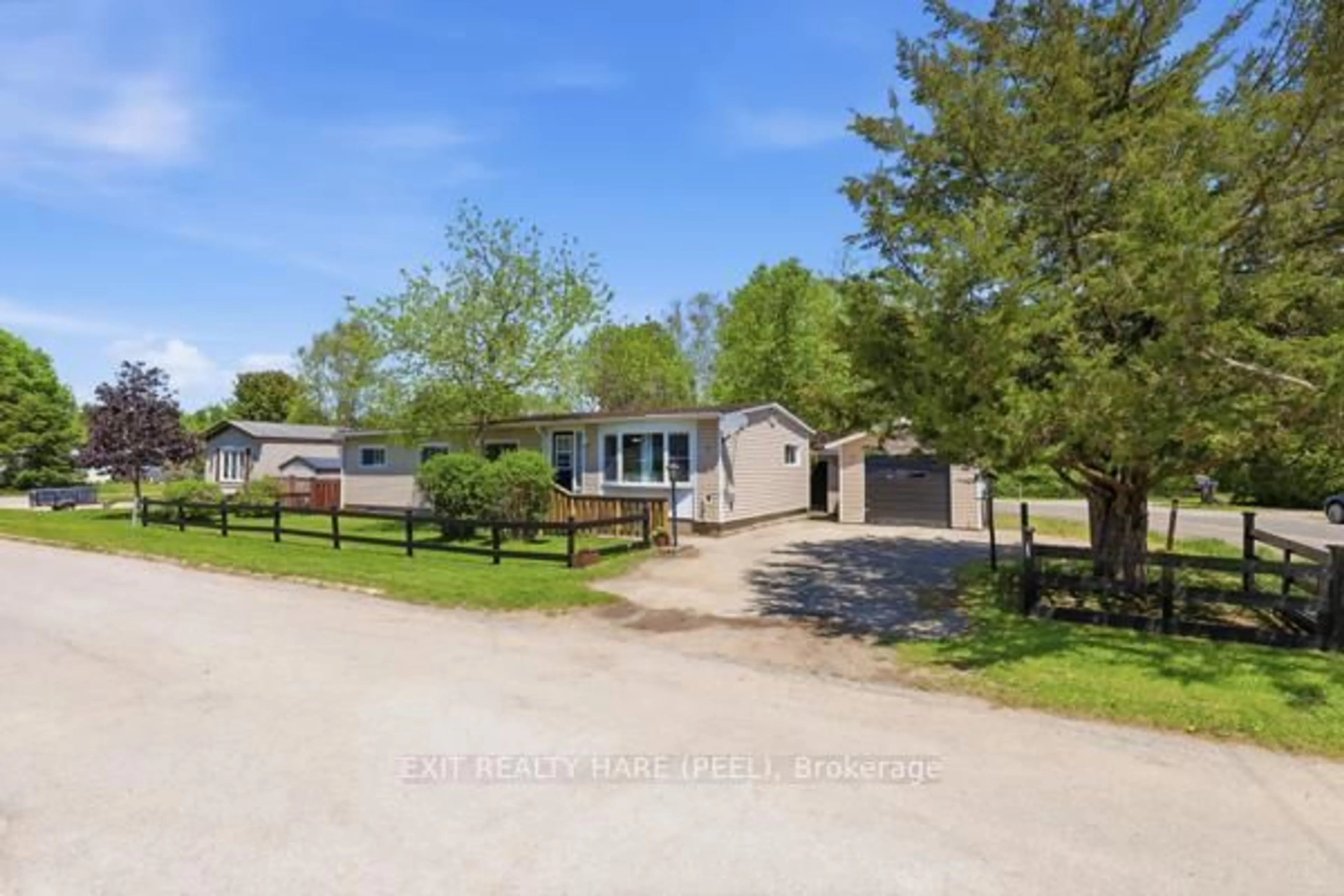 A pic from outside/outdoor area/front of a property/back of a property/a pic from drone, unknown for 1 Centre Park St, Essa Ontario L3W 0A5