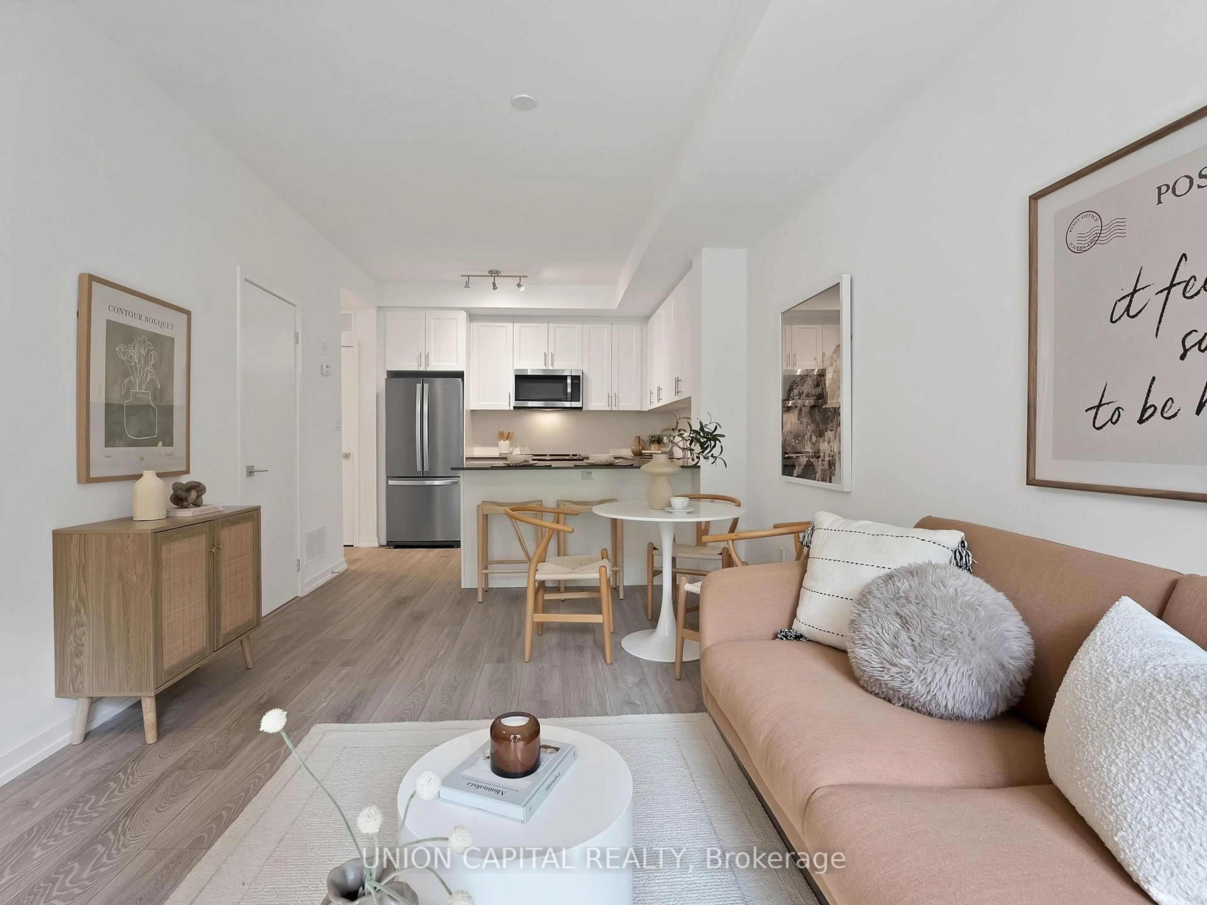 Living room with furniture, unknown for 26 Lytham Green Circ #6, Newmarket Ontario L3Y 0H5