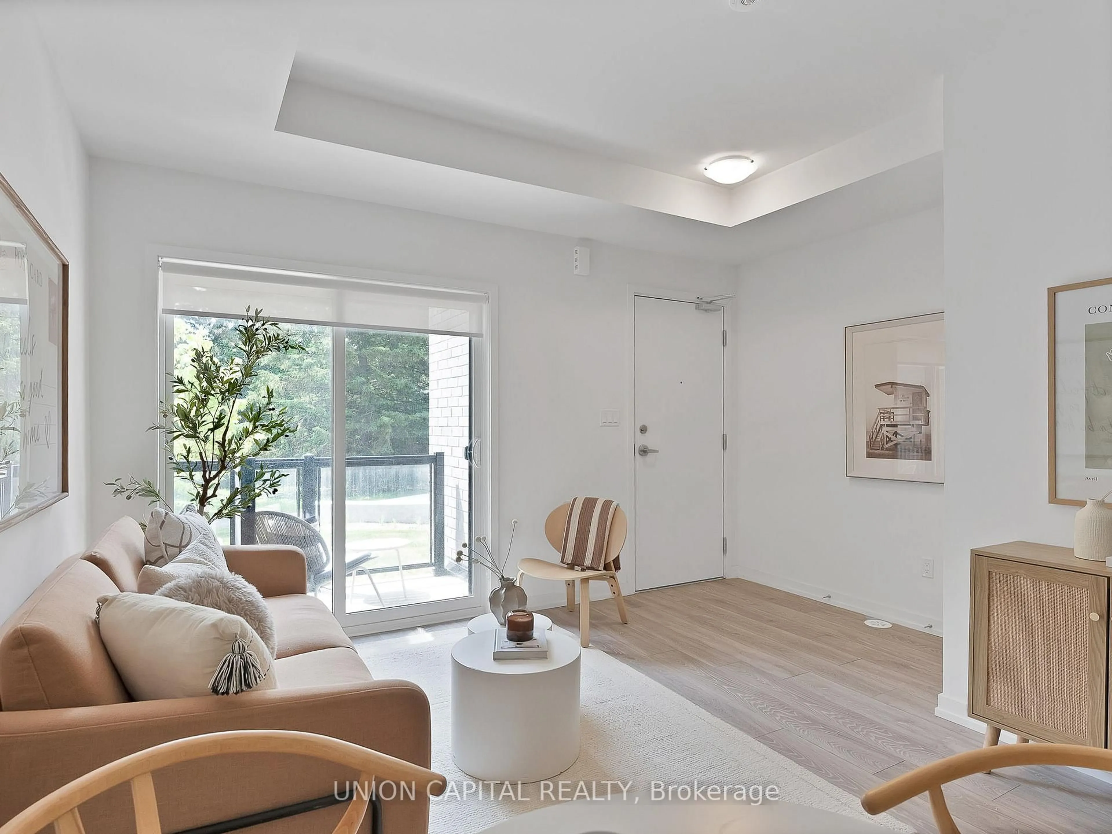 Living room with furniture, unknown for 26 Lytham Green Circ #6, Newmarket Ontario L3Y 0H5