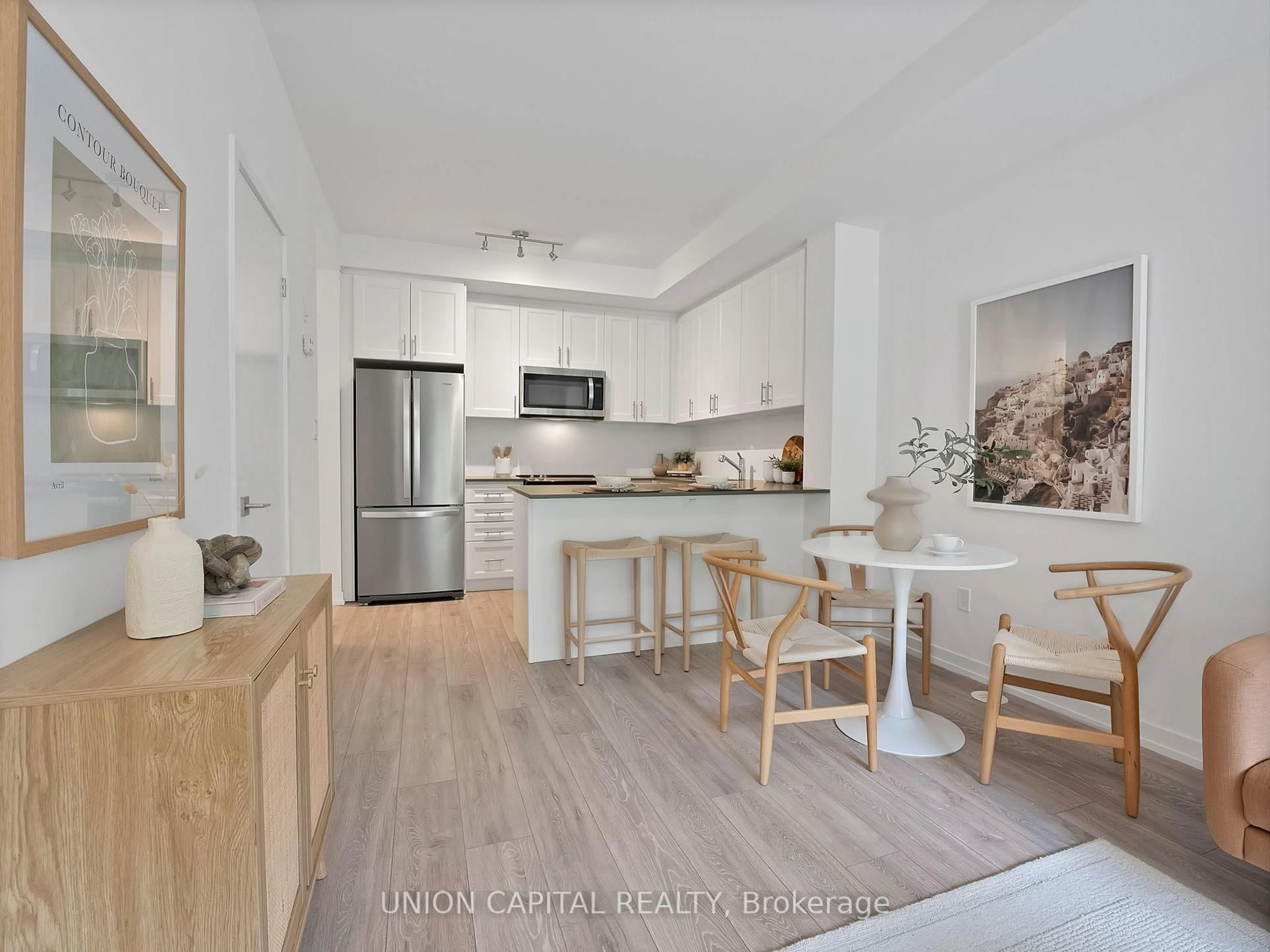 Open concept kitchen, wood/laminate floor for 26 Lytham Green Circ #6, Newmarket Ontario L3Y 0H5
