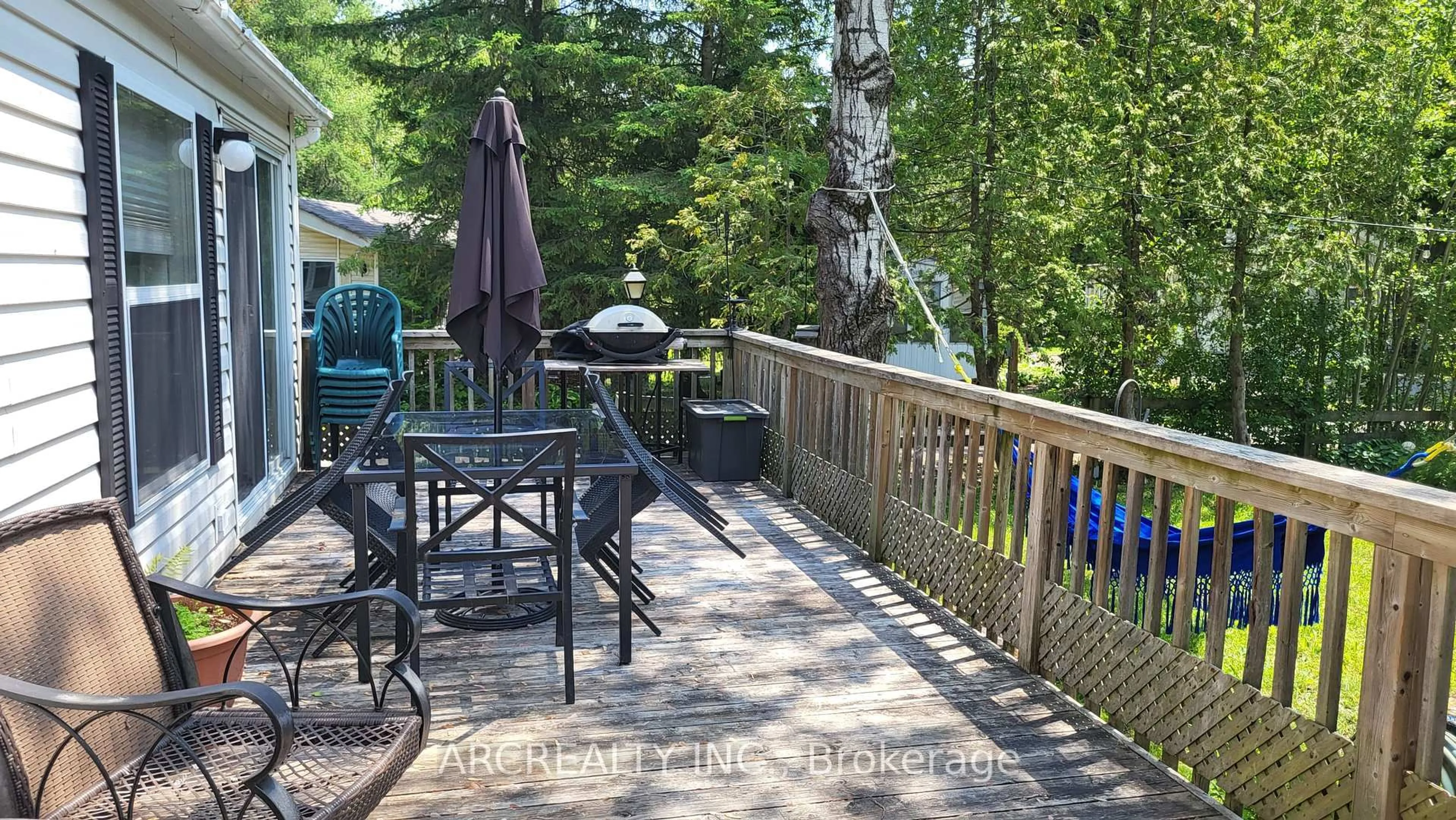Patio, water/lake/river/ocean view for 10 Chickadee Crt, Georgina Ontario L0E 1N0