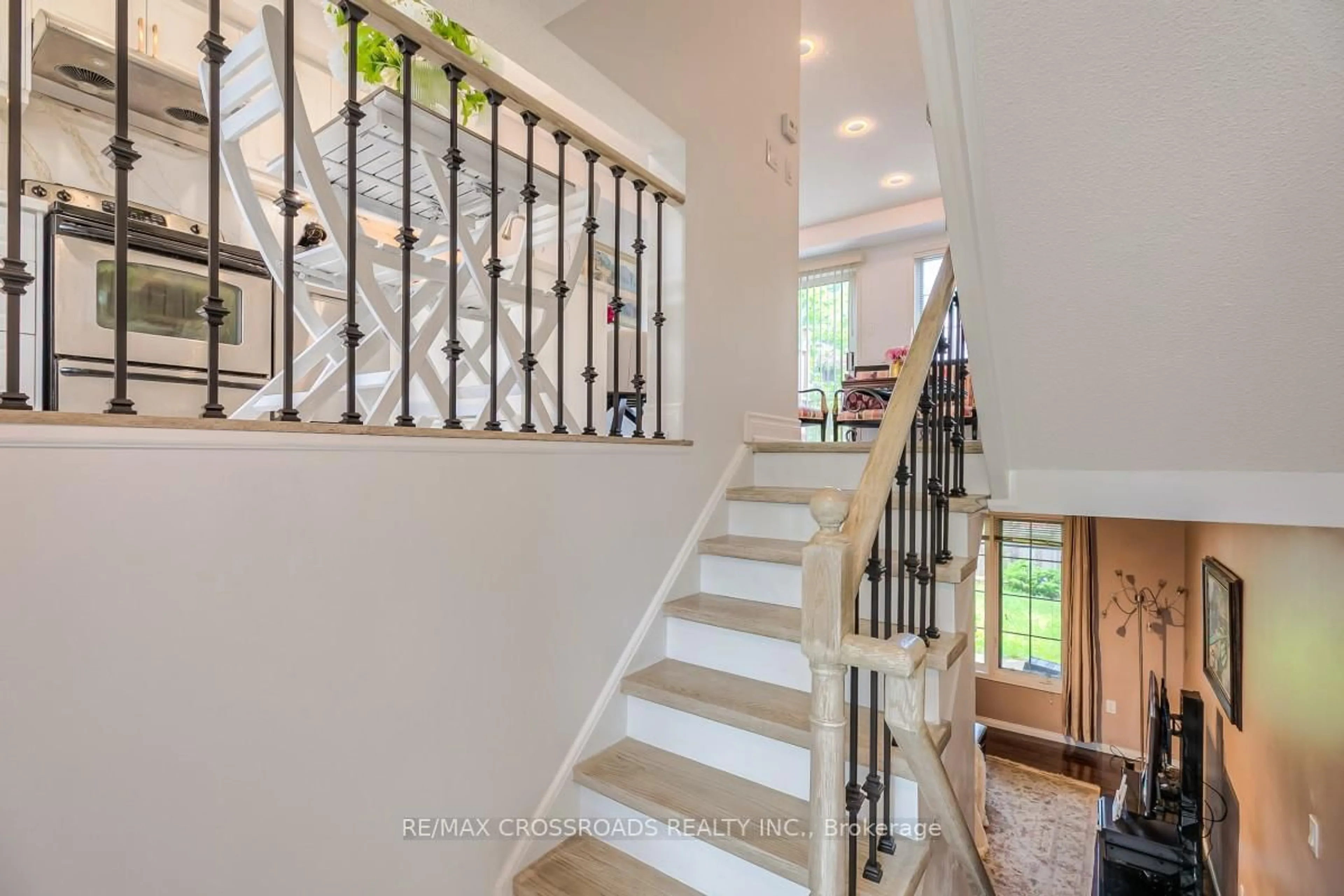 Stairs for 8 Larissa Crt, Vaughan Ontario L6A 2K8