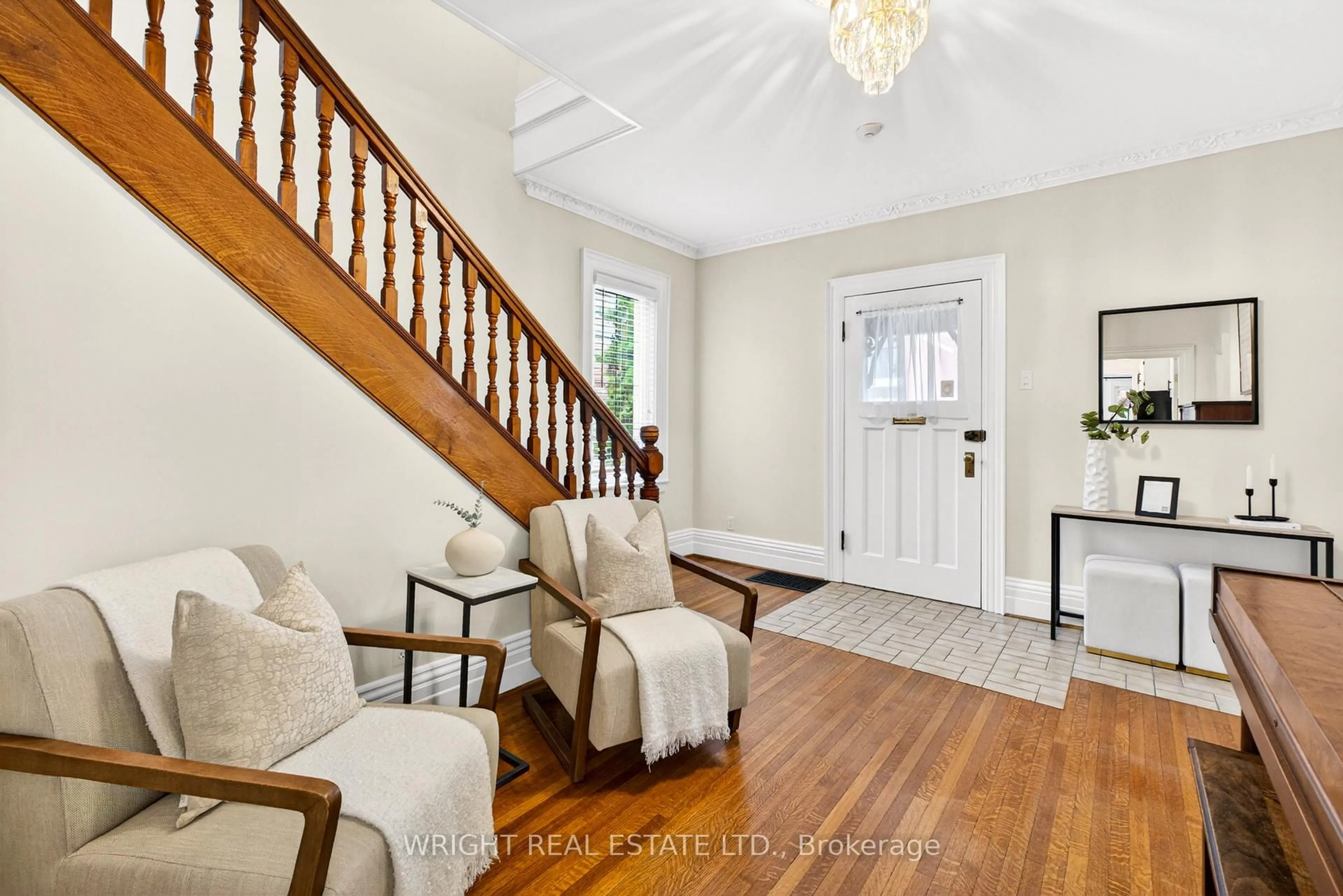 Indoor entryway for 44 Wallace St, Vaughan Ontario L4L 2P3