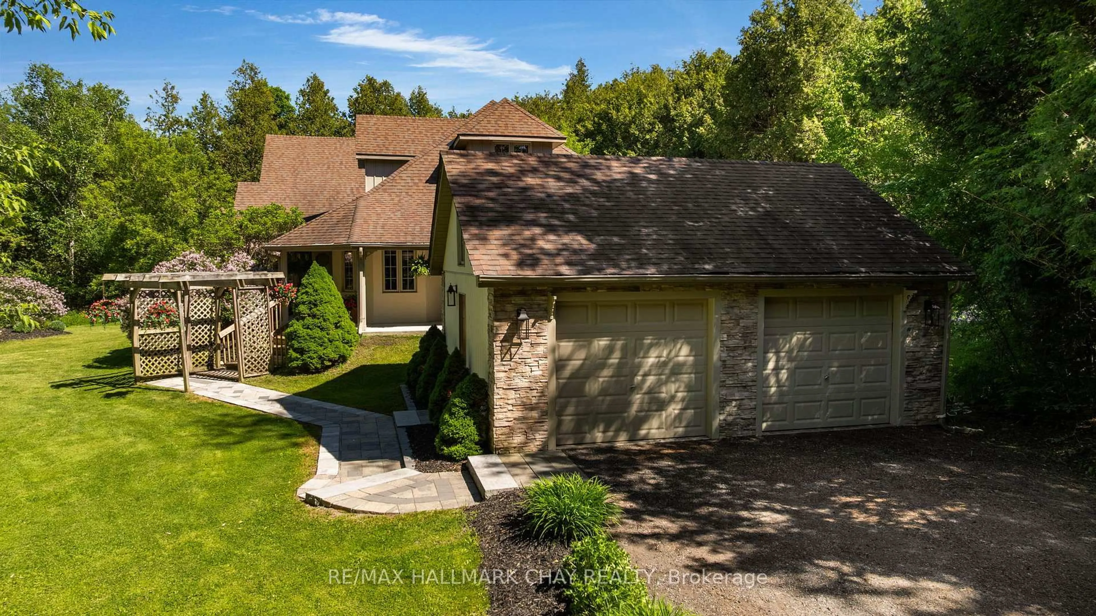 A pic from outside/outdoor area/front of a property/back of a property/a pic from drone, street for 381 Regional 8 Rd, Uxbridge Ontario L9P 1R1