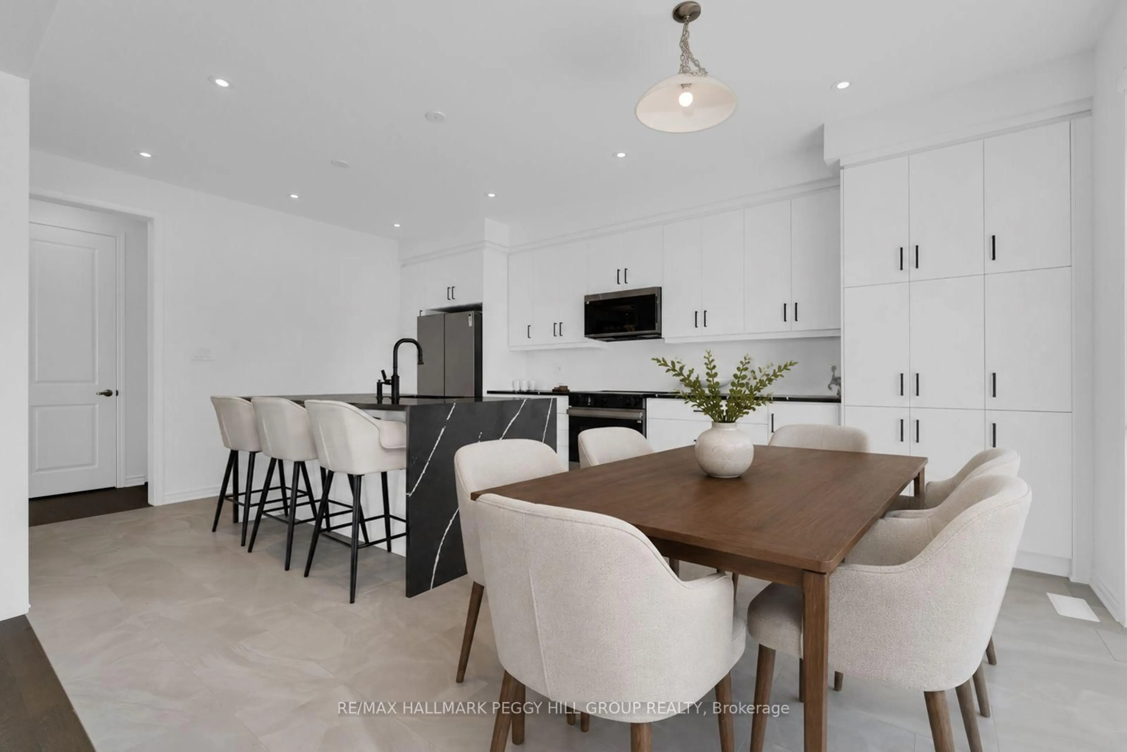 Contemporary kitchen, unknown for 641 Newlove St, Innisfil Ontario L9S 0S3