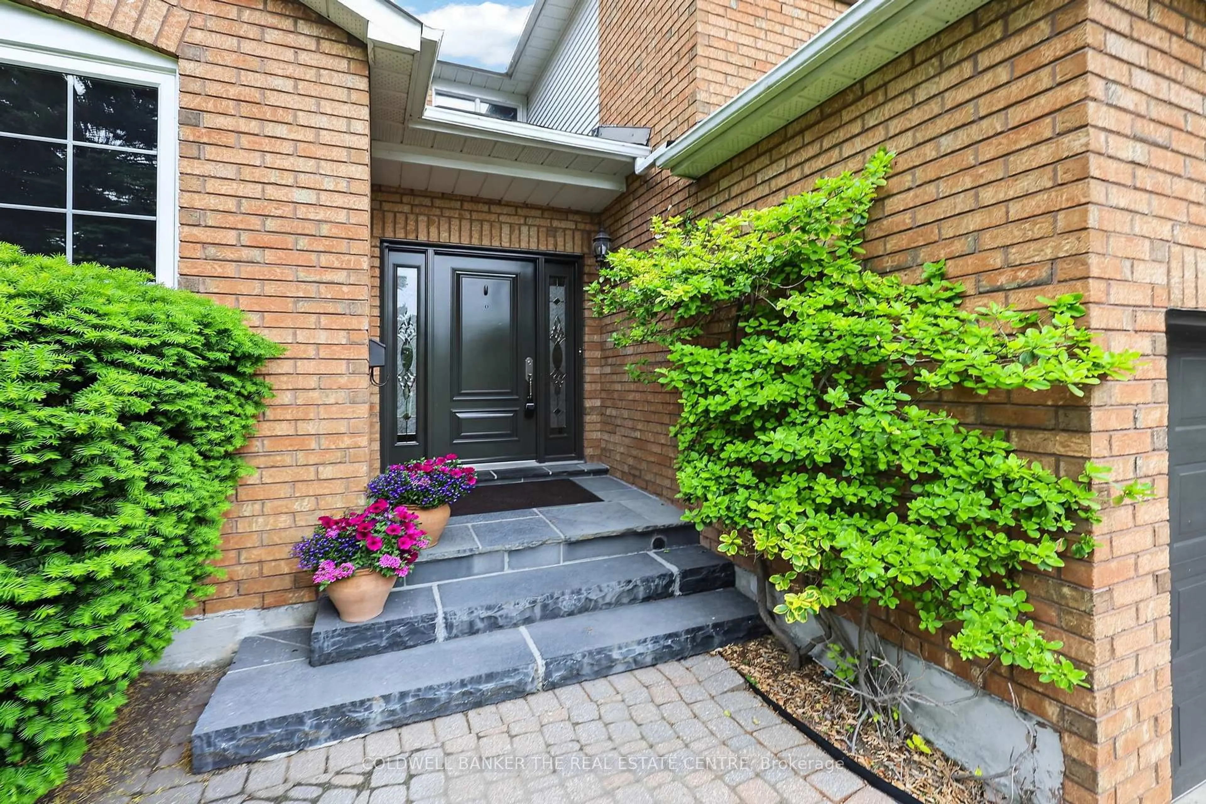 Unknown for 274 Kirby Cres, Newmarket Ontario L3X 1H4