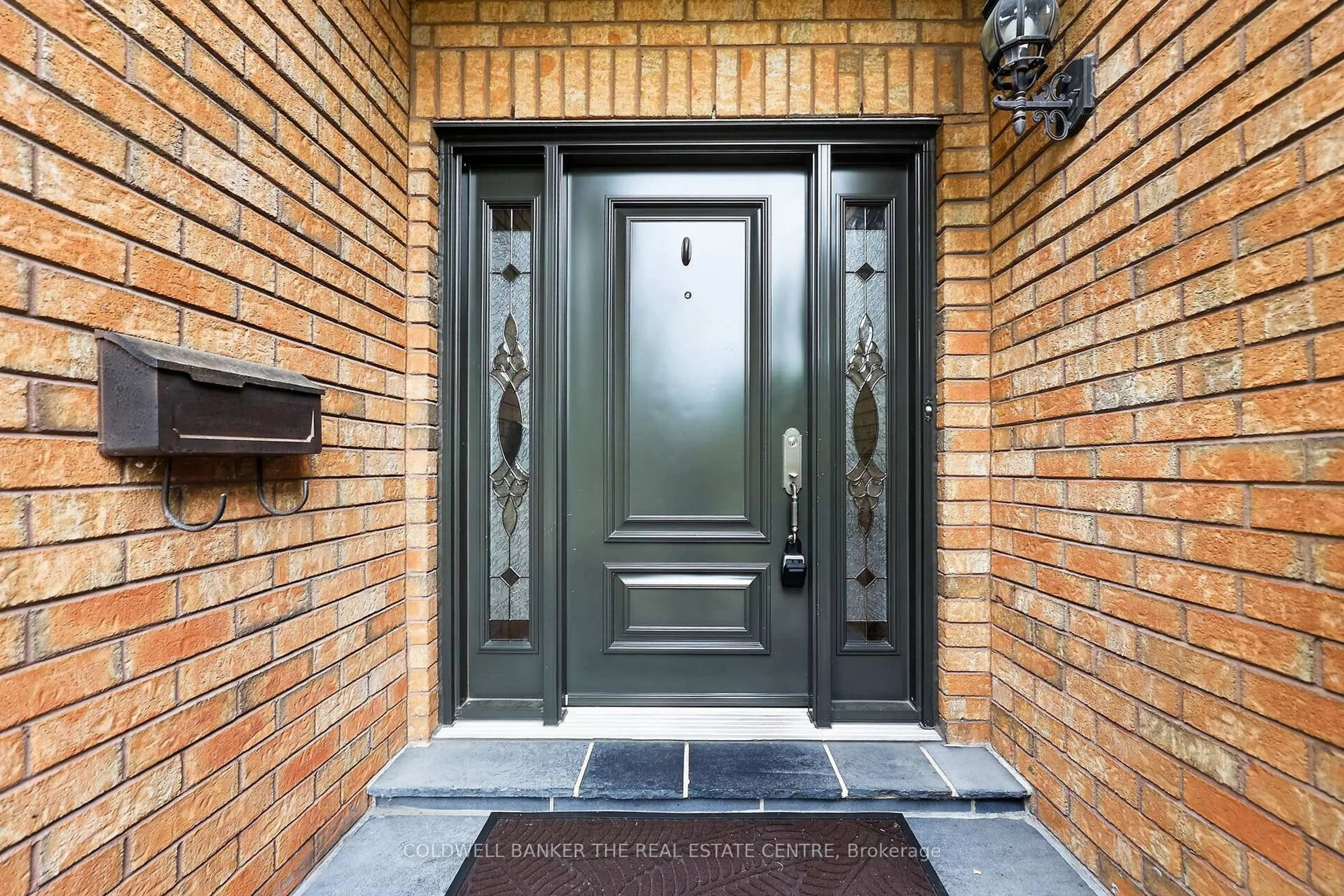 Indoor entryway for 274 Kirby Cres, Newmarket Ontario L3X 1H4