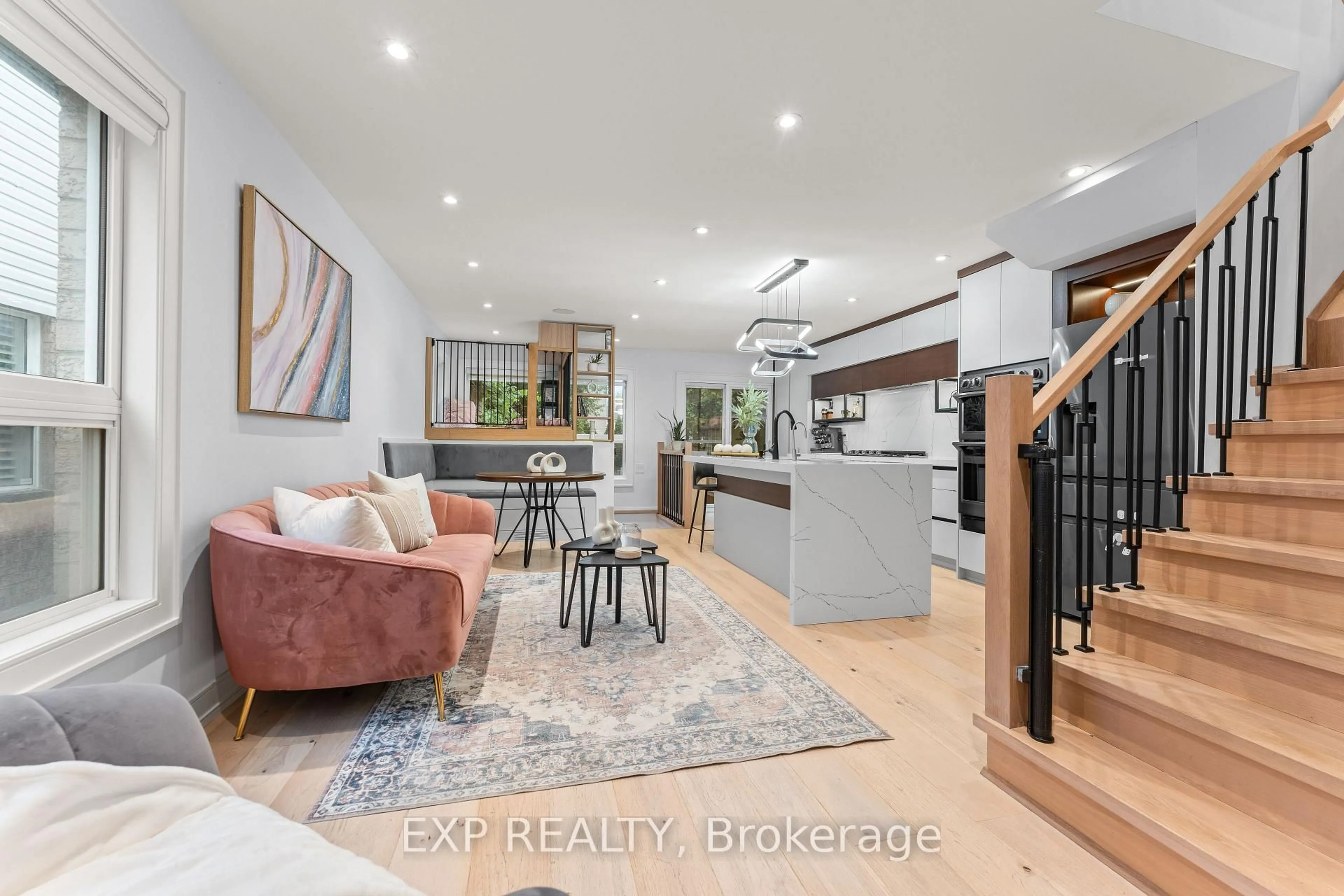 Open concept kitchen, unknown for 442 Heddle Cres, Newmarket Ontario L3X 2J3