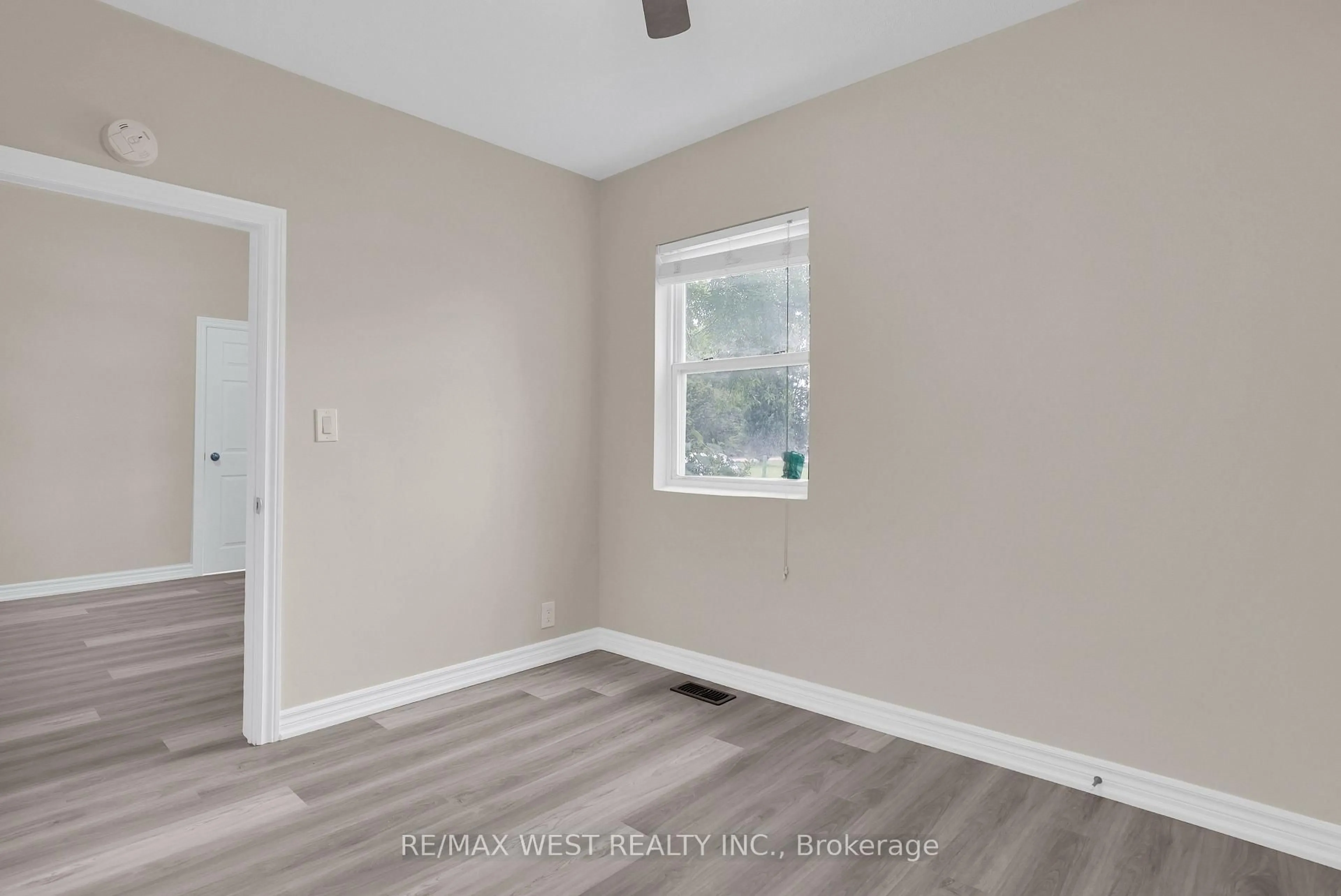 A pic of a room for 19015 Dufferin St, King Ontario L3Y 4V9