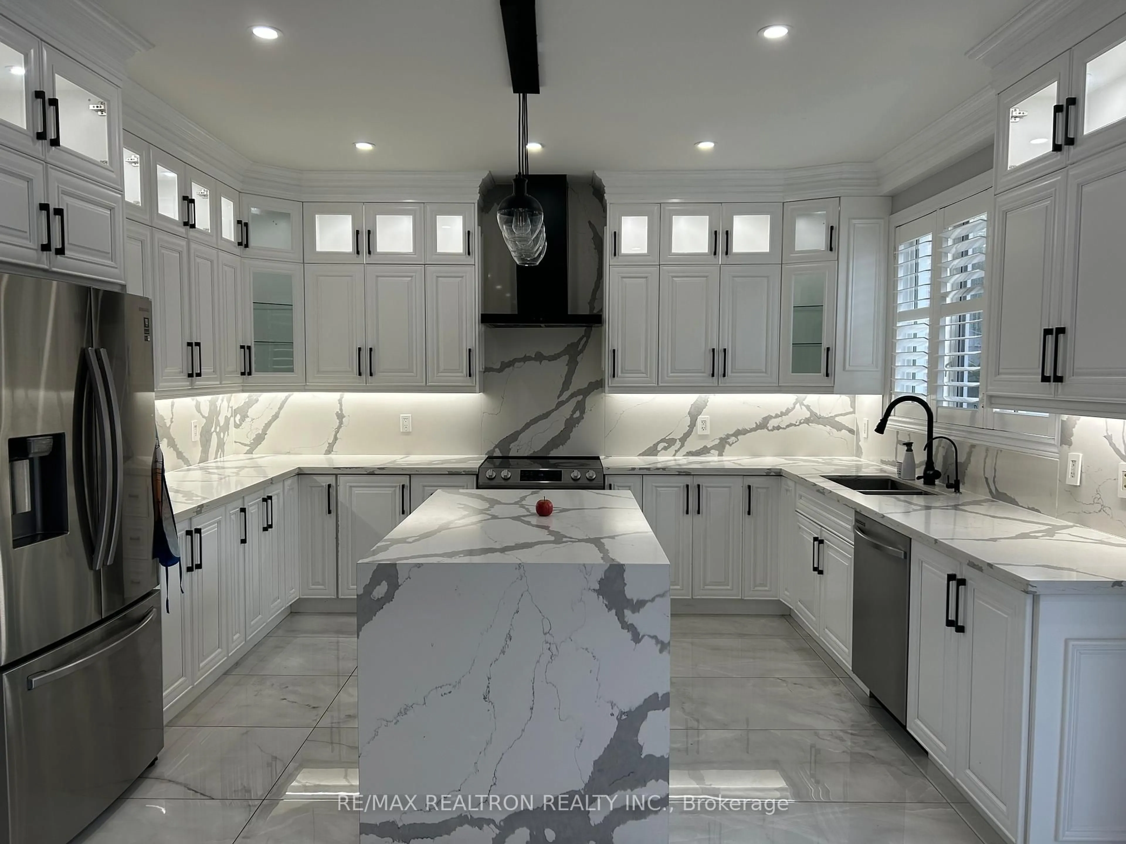 Contemporary kitchen, ceramic/tile floor for 16 Misty Crt, Markham Ontario L6E 1K9