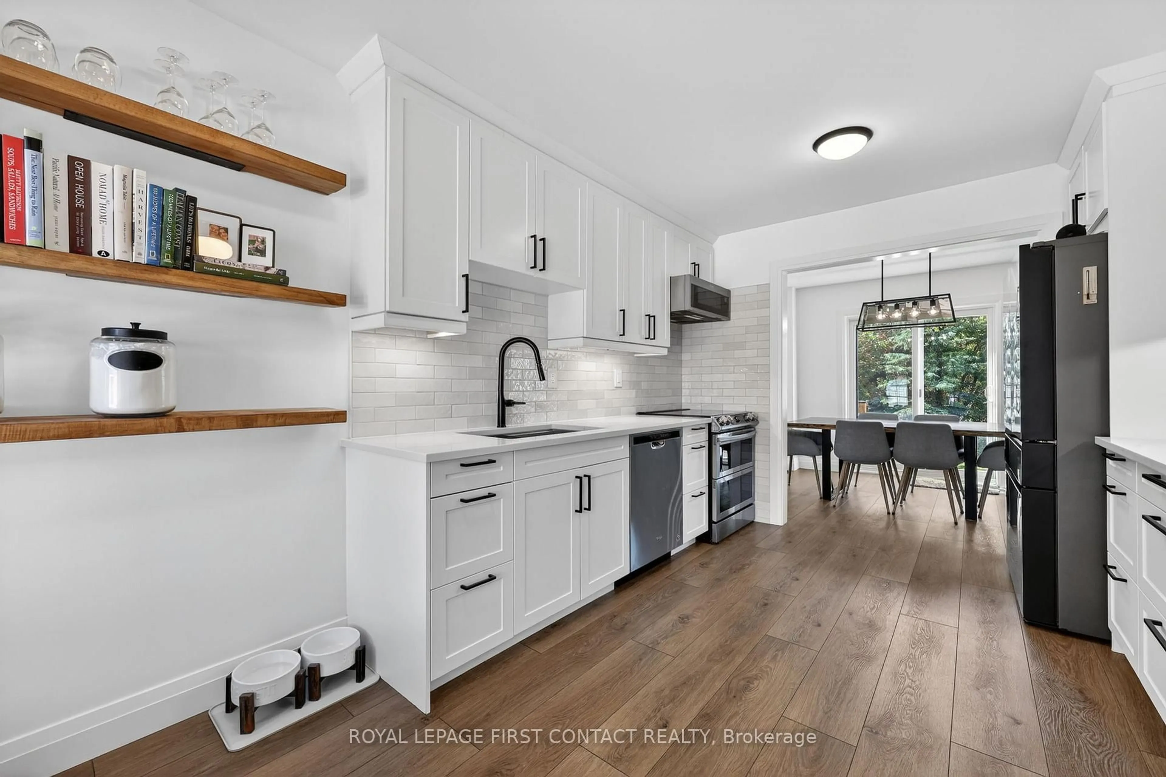 Open concept kitchen, ceramic/tile floor for 1292 Vincent Cres, Innisfil Ontario L9S 1Z8