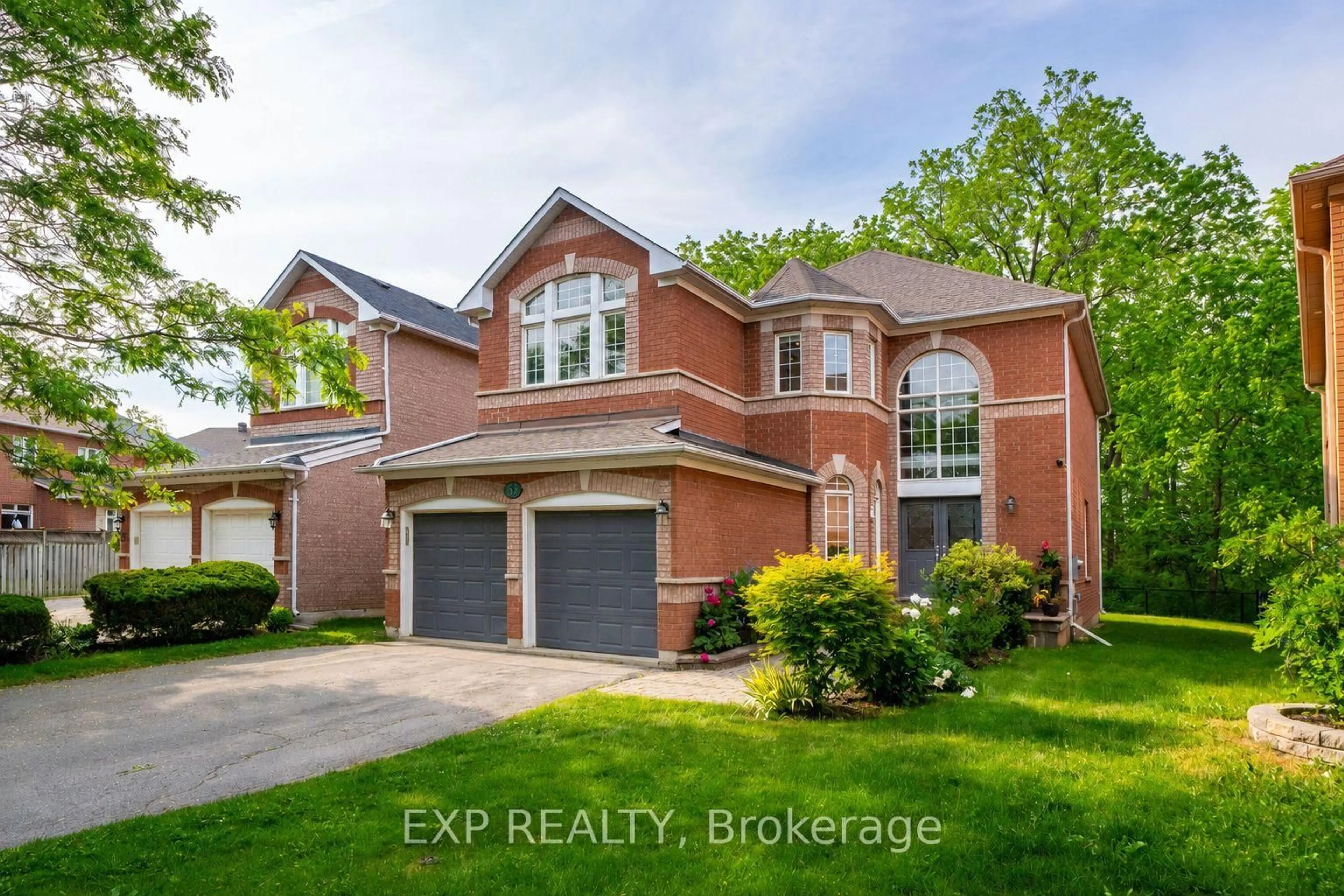 Home with brick exterior material, street for 33 Jonagold Crt, Richmond Hill Ontario L4S 1Y4