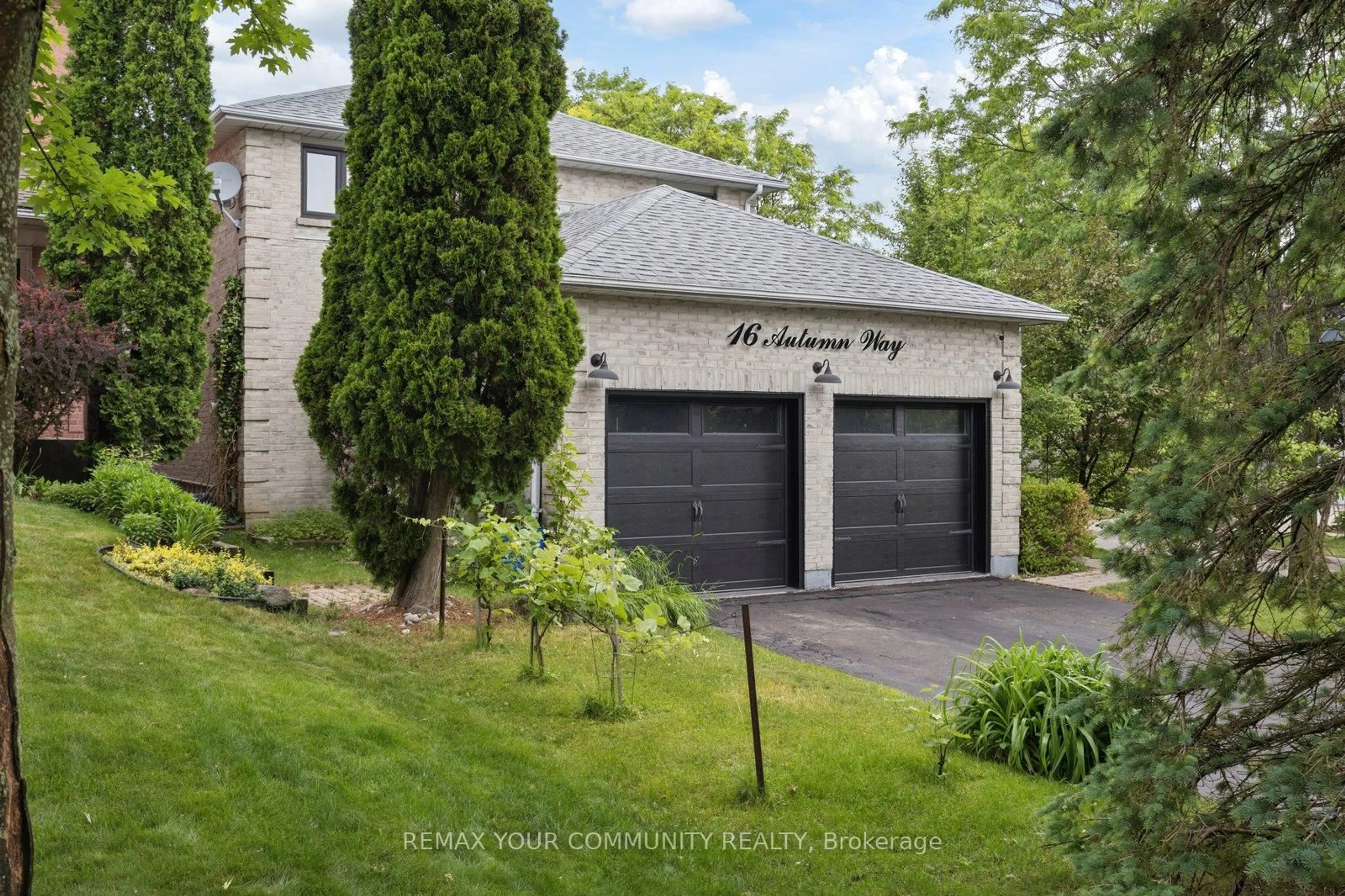 Unknown for 16 Autumn Way, Aurora Ontario L4G 4P1