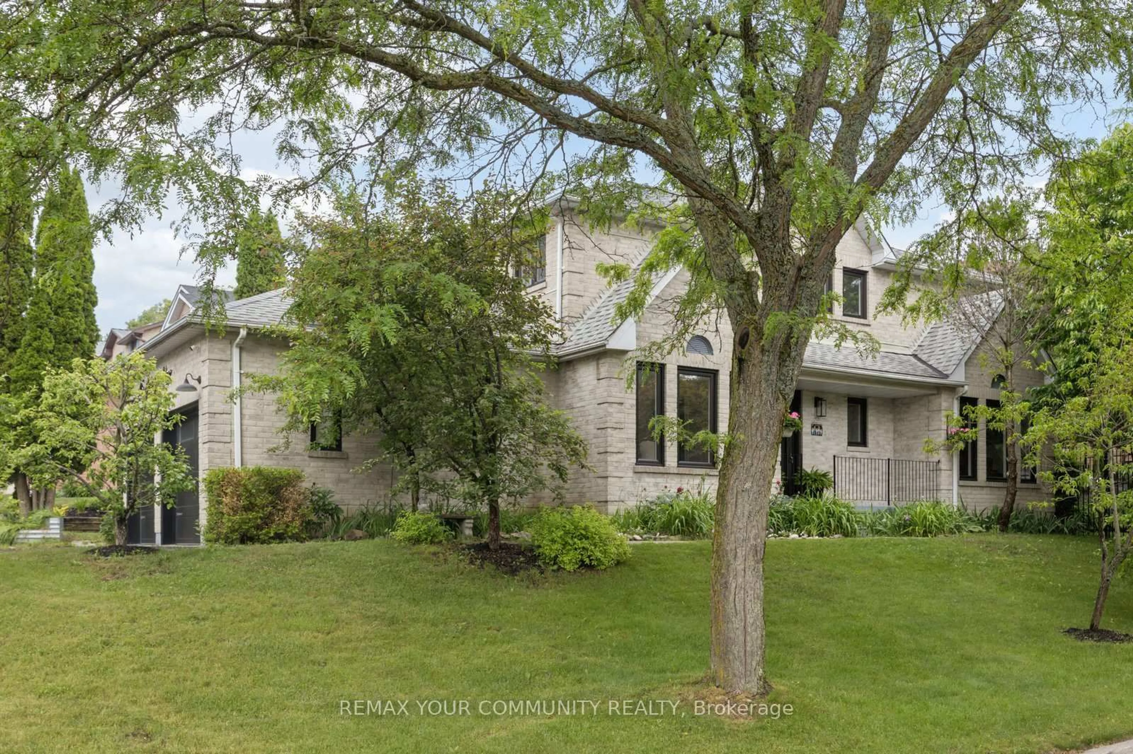 Unknown for 16 Autumn Way, Aurora Ontario L4G 4P1