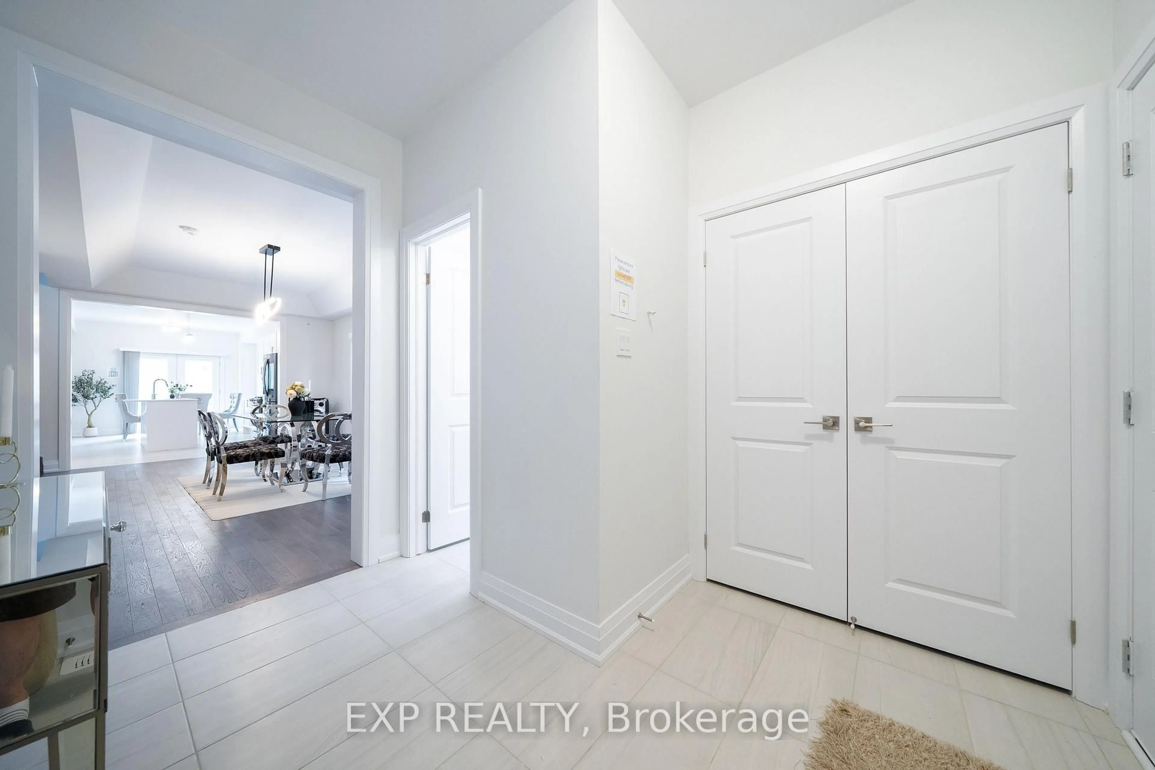 Indoor entryway for 114 Seguin St, Richmond Hill Ontario L4E 1N2