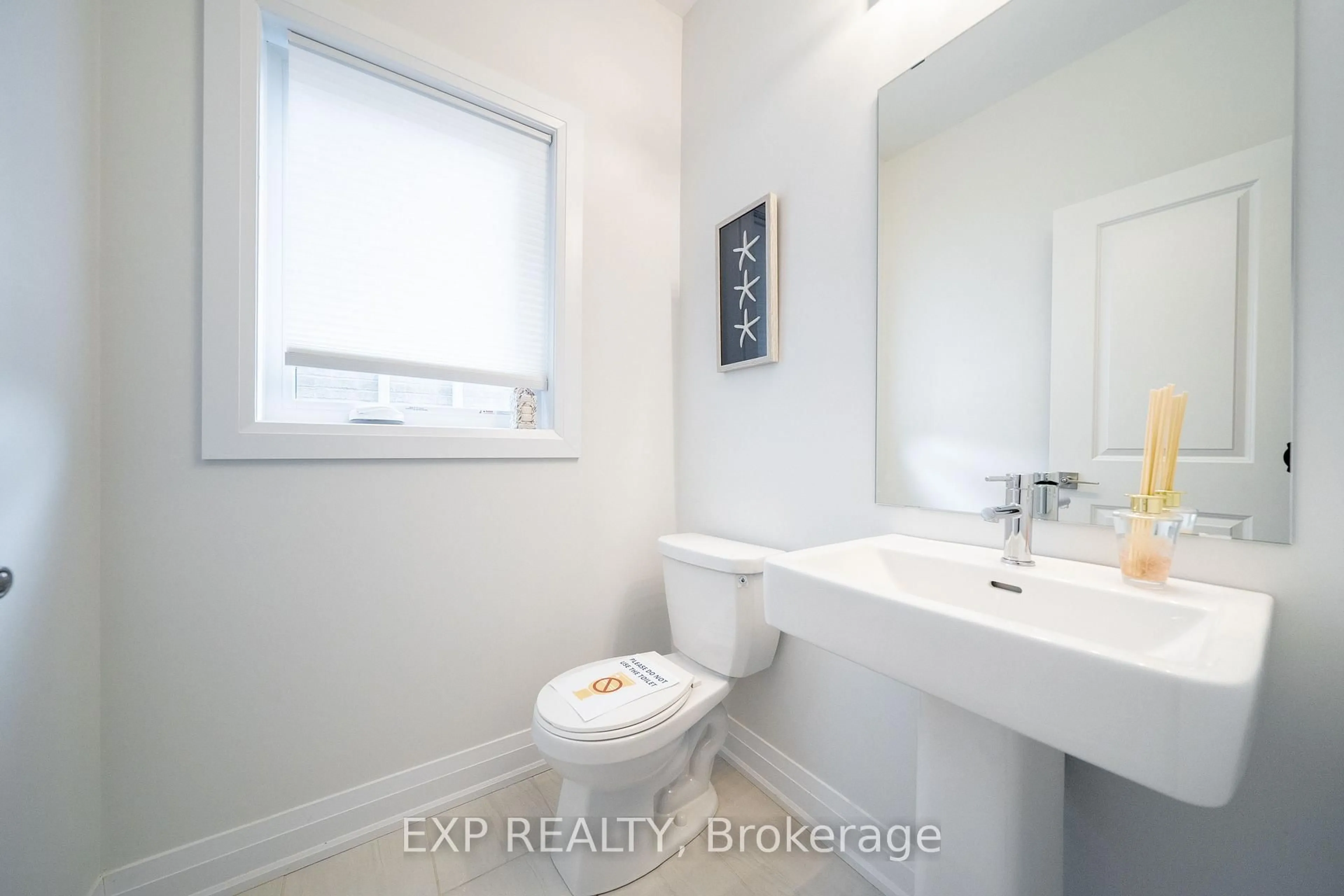 Standard bathroom, unknown for 114 Seguin St, Richmond Hill Ontario L4E 1N2