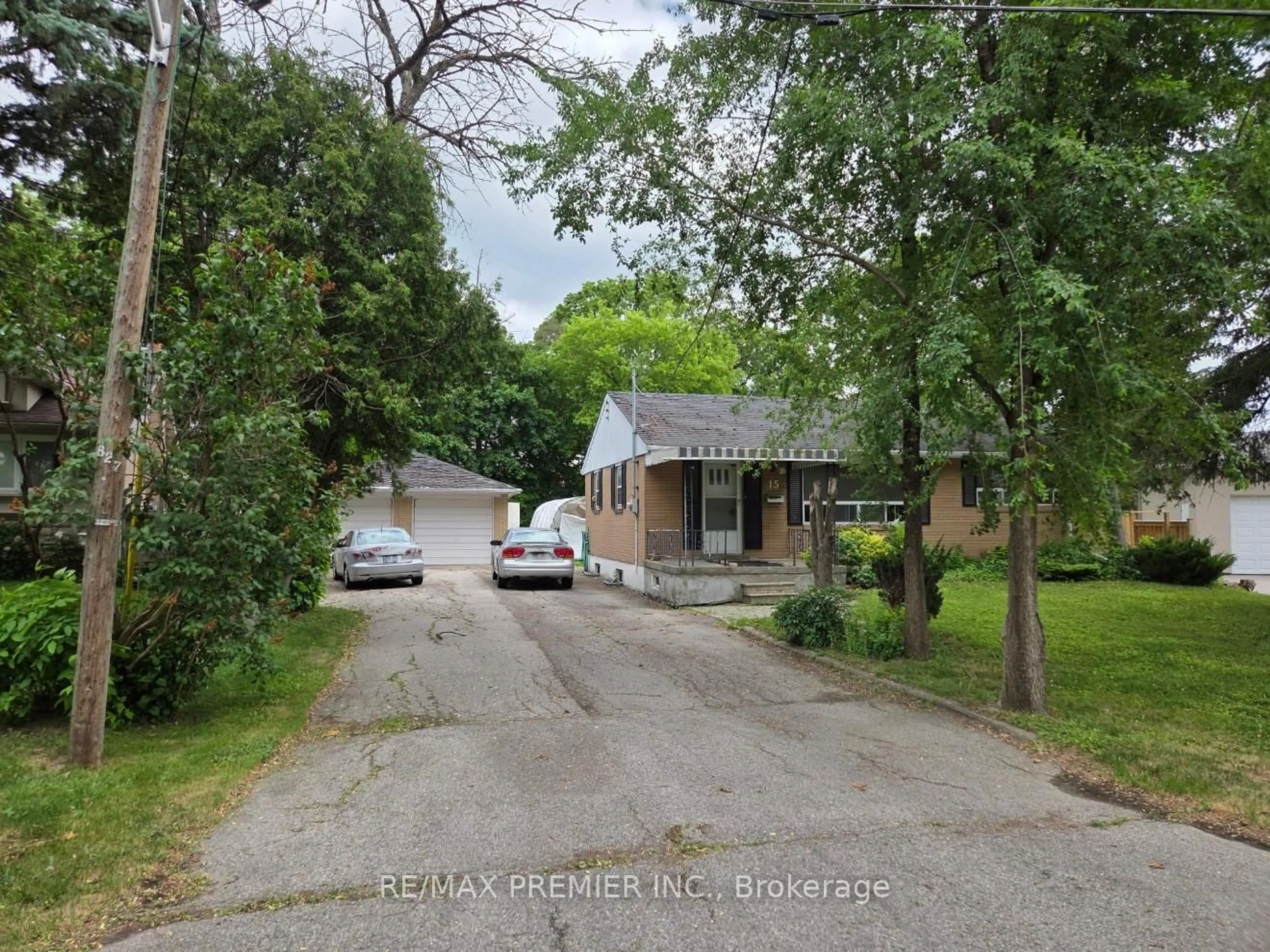 A pic from outside/outdoor area/front of a property/back of a property/a pic from drone, street for 15 Fran Dr, Vaughan Ontario L4L 1P2
