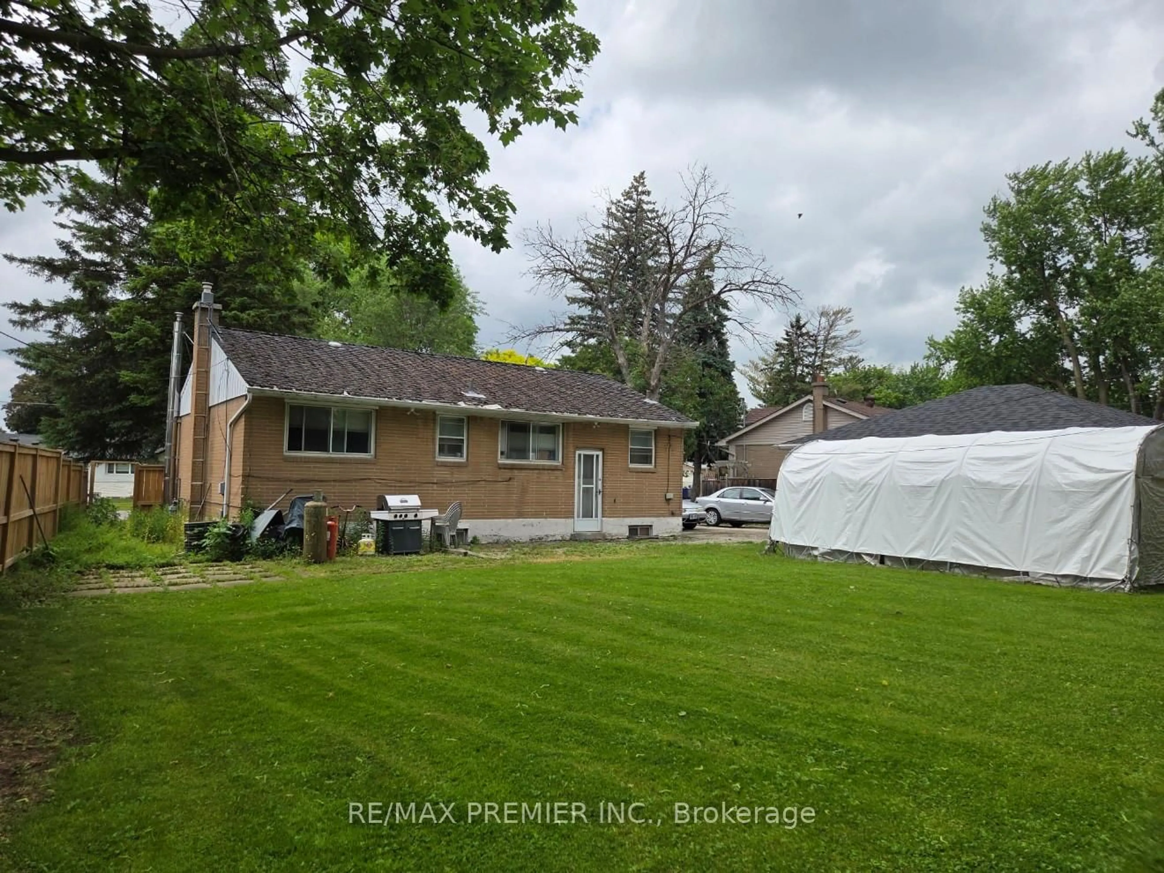 A pic from outside/outdoor area/front of a property/back of a property/a pic from drone, unknown for 15 Fran Dr, Vaughan Ontario L4L 1P2