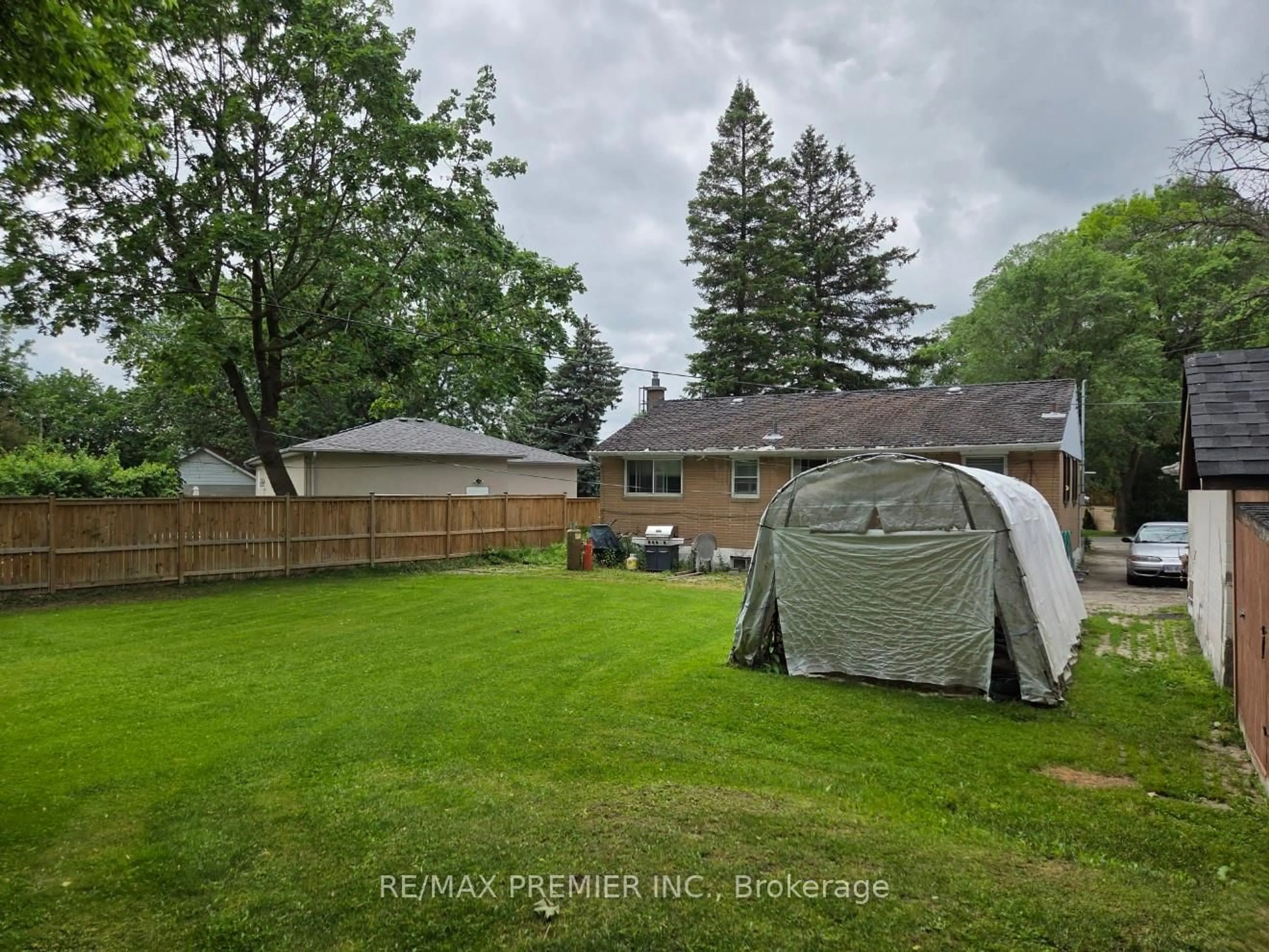 A pic from outside/outdoor area/front of a property/back of a property/a pic from drone, unknown for 15 Fran Dr, Vaughan Ontario L4L 1P2
