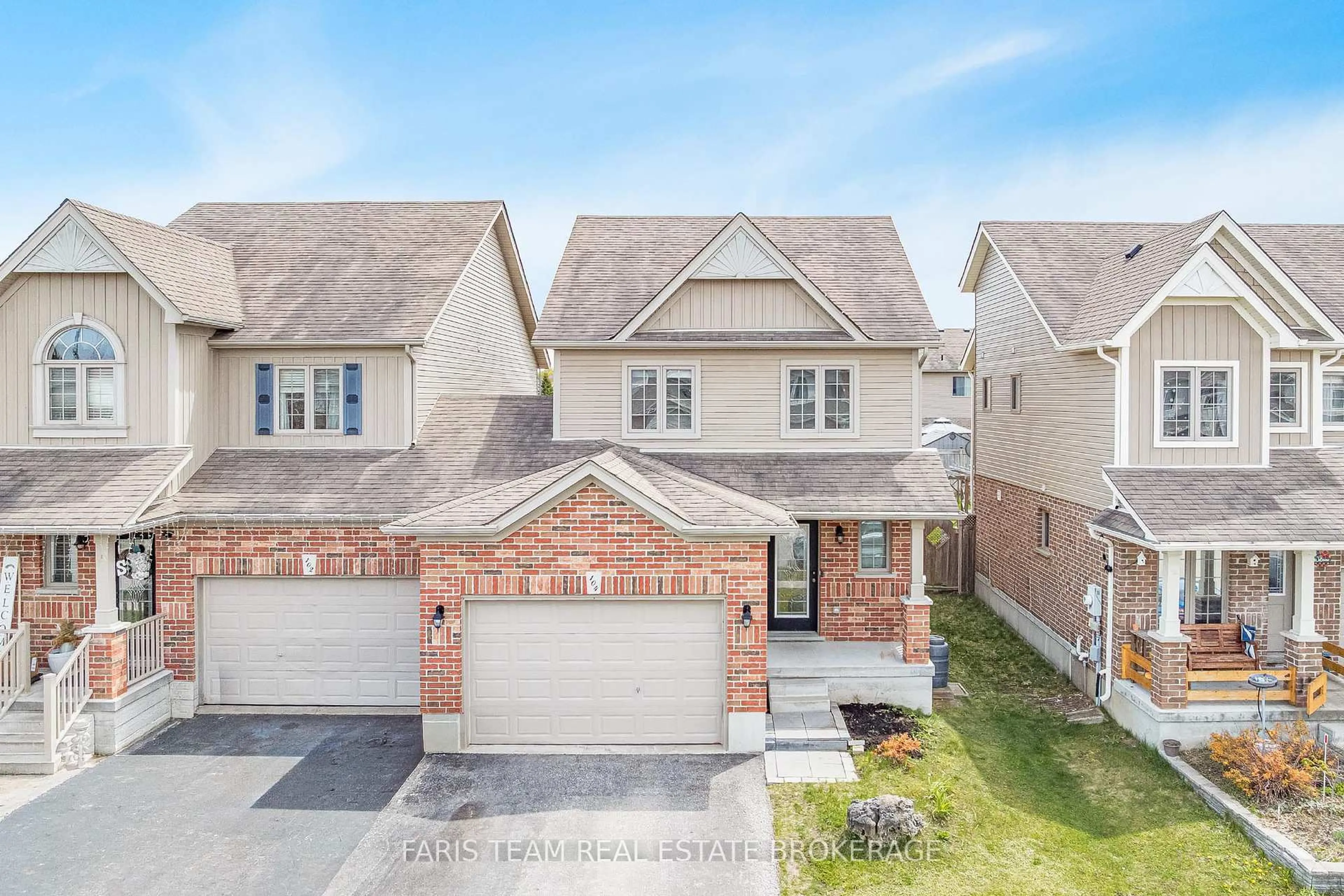 A pic from outside/outdoor area/front of a property/back of a property/a pic from drone, street for 104 Banting Cres, Essa Ontario L3W 0P3