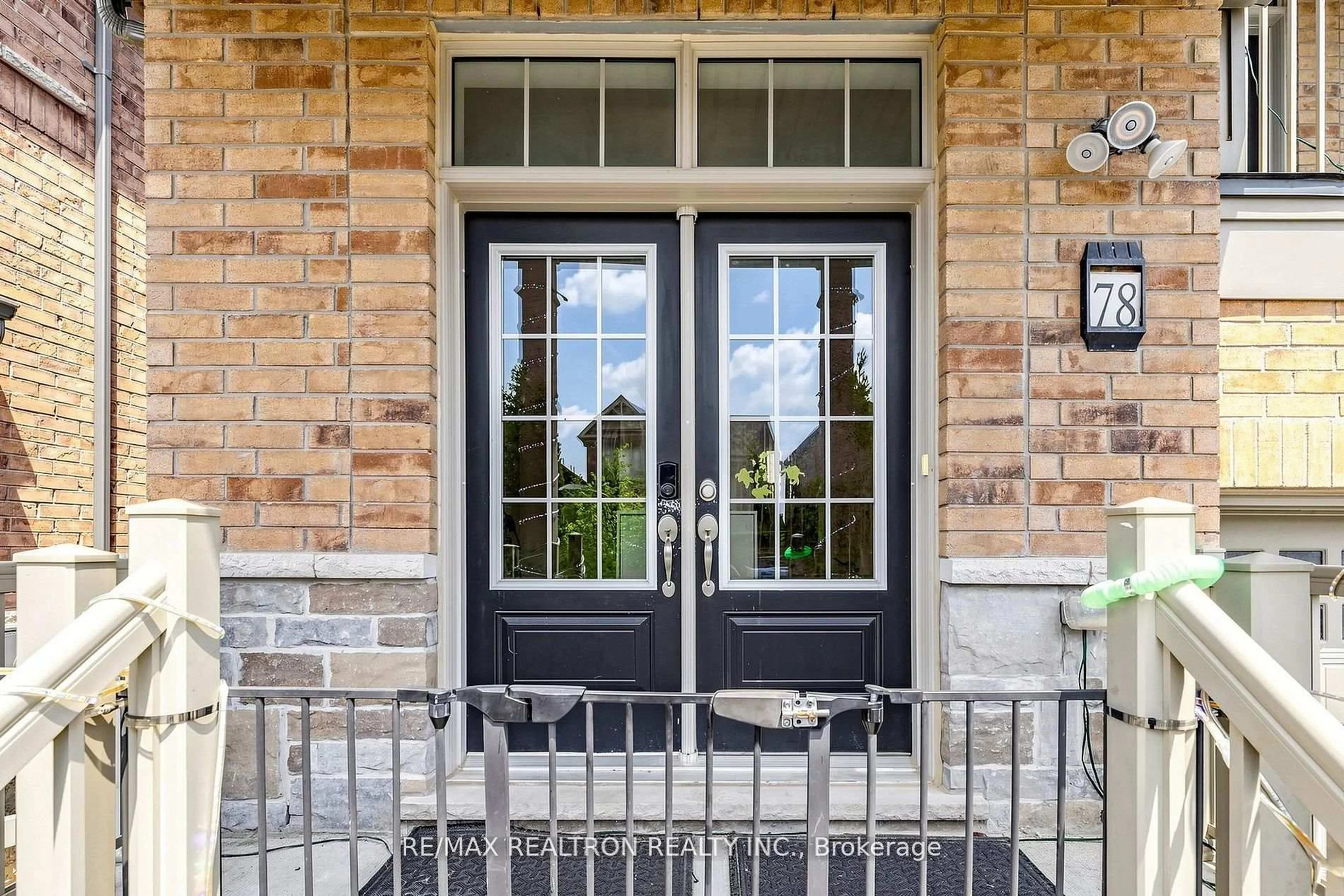 Indoor entryway for 78 Ben Sinclair Ave, East Gwillimbury Ontario L0G 1R0