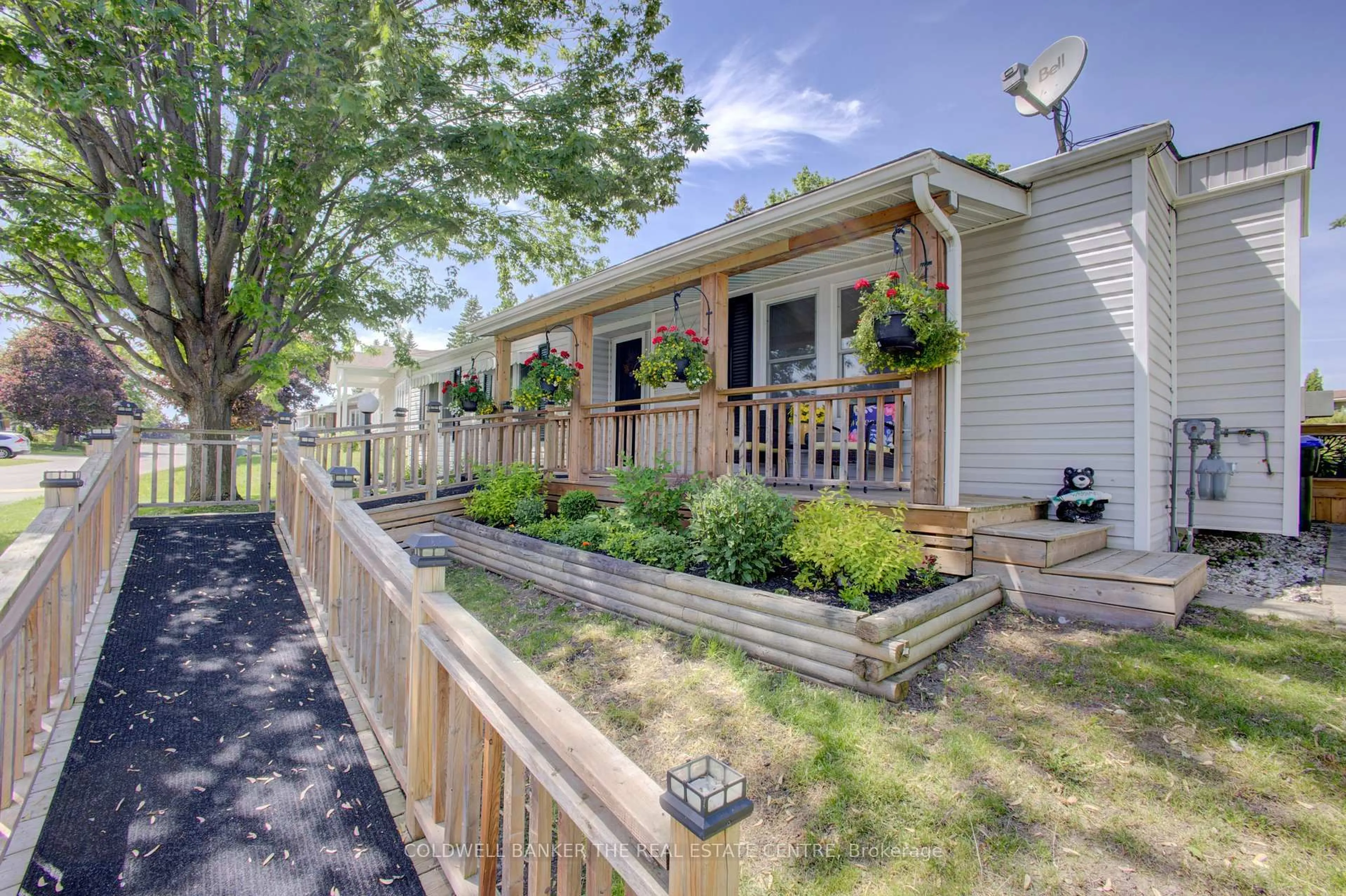 Patio, street for 36 Linden Lane, Innisfil Ontario L9S 1N8