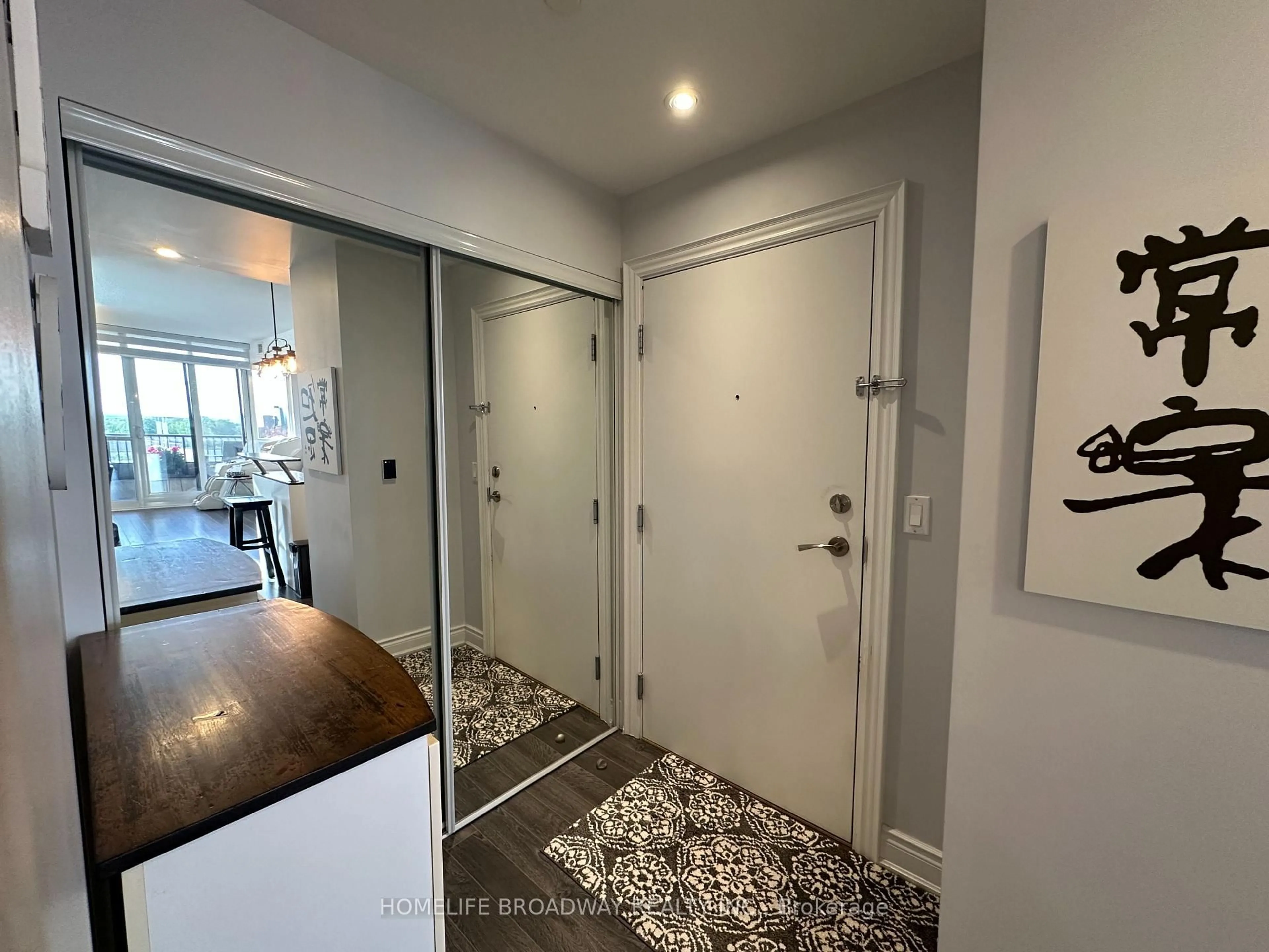 Indoor entryway for 99 South Town Centre Blvd #820, Markham Ontario L6G 0E9
