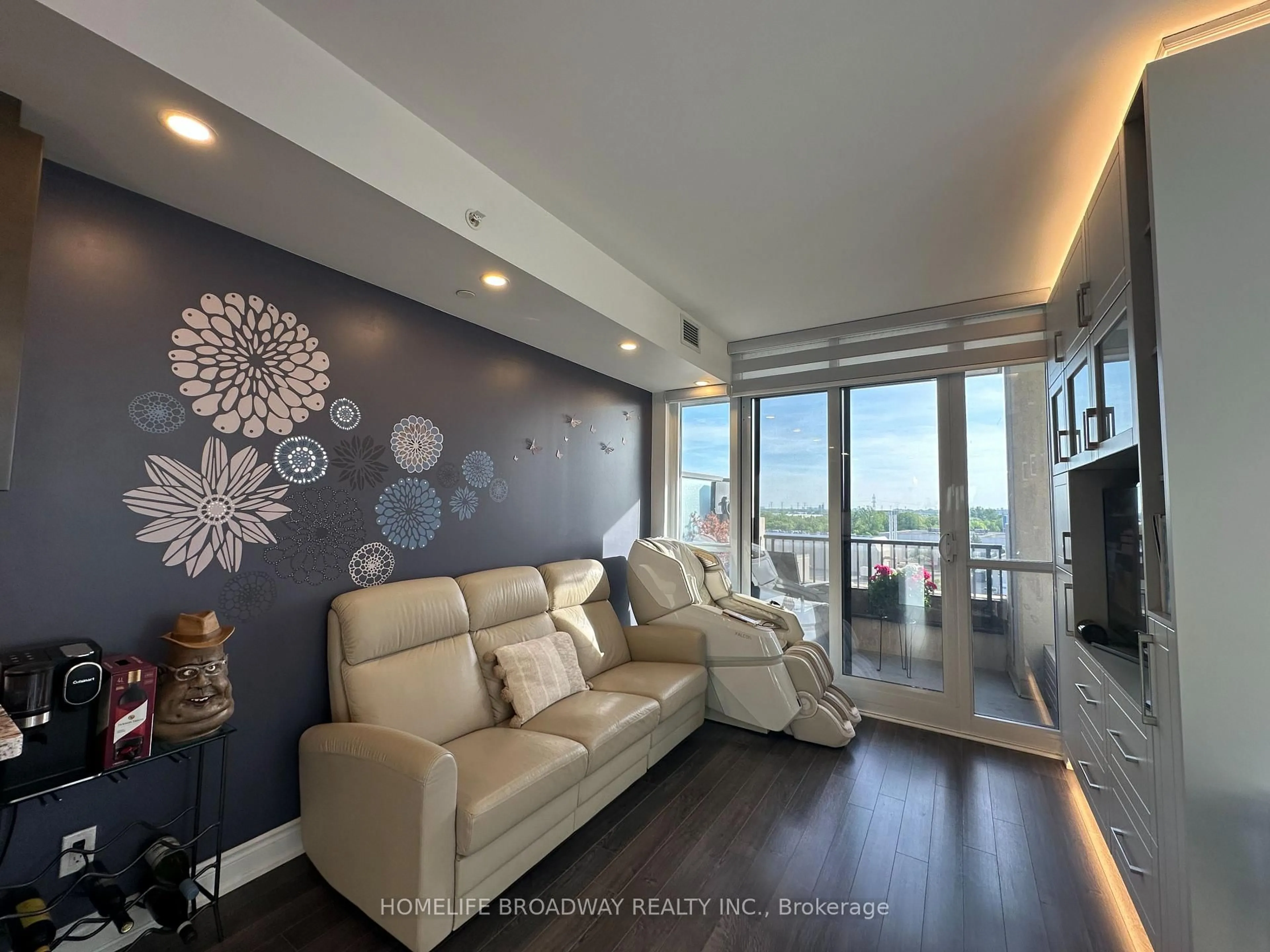 Living room with furniture, unknown for 99 South Town Centre Blvd #820, Markham Ontario L6G 0E9