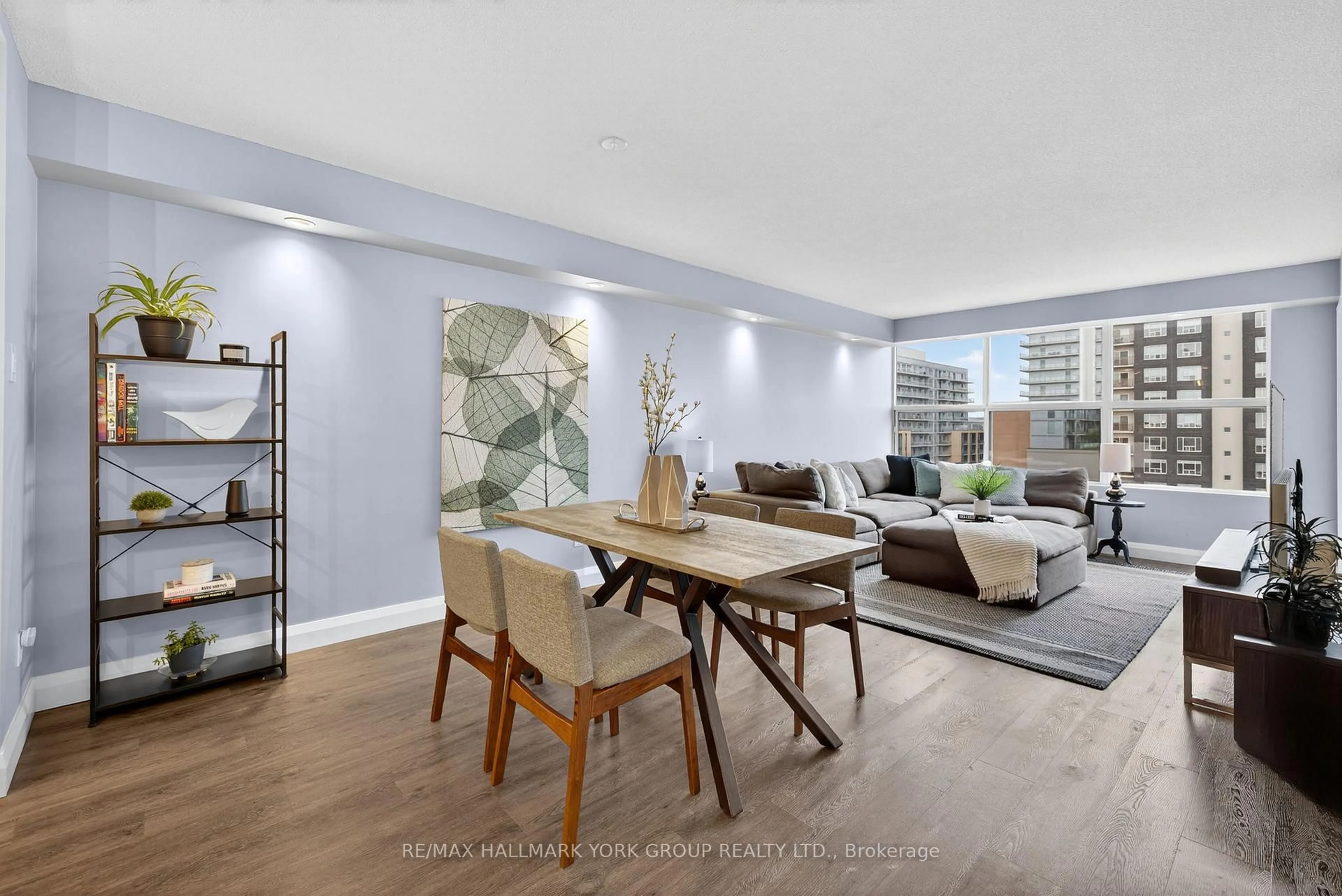 Living room with furniture, unknown for 250 Davis Dr #906, Newmarket Ontario L3Y 7T7