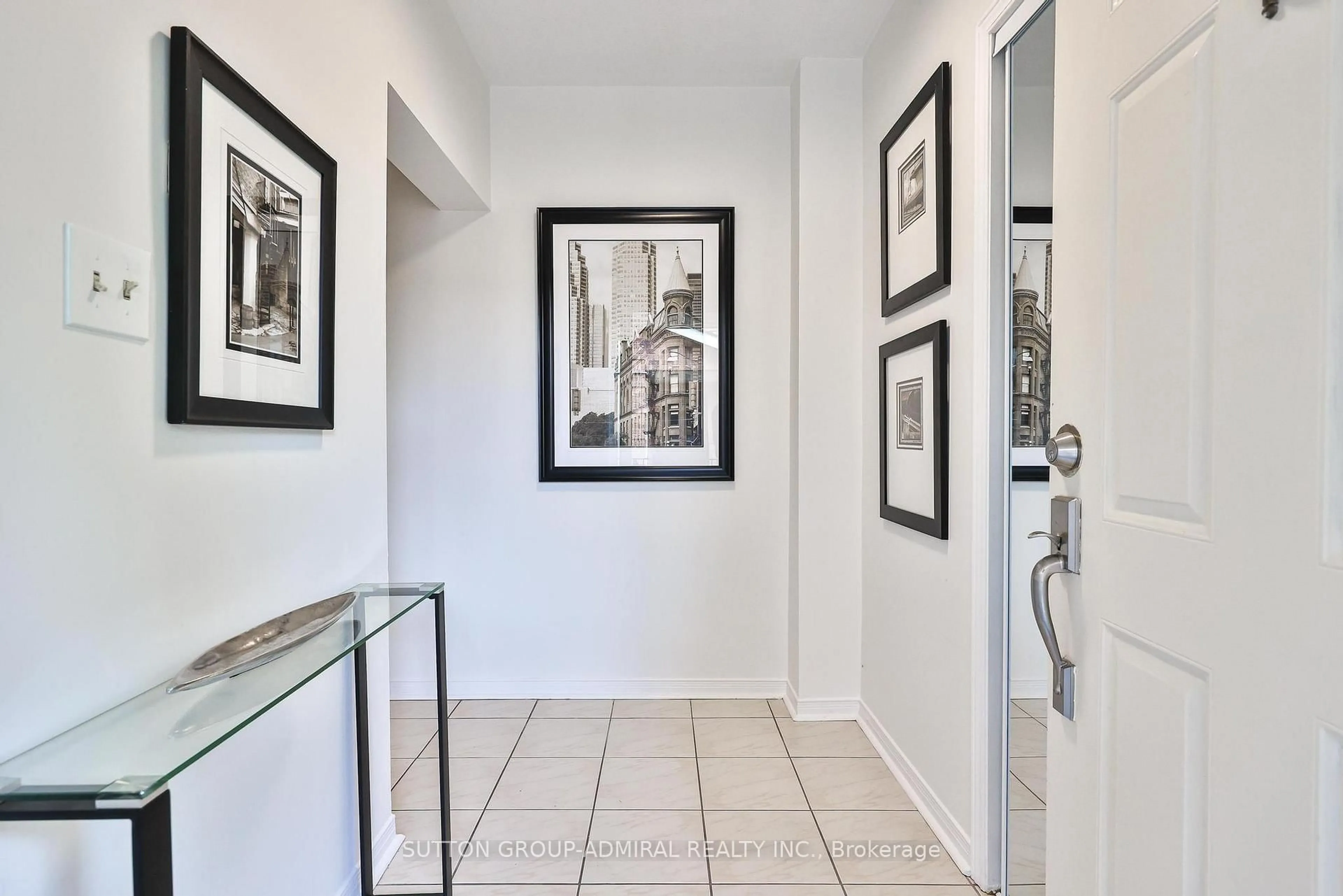 Indoor entryway for 113 Redondo Dr, Vaughan Ontario L4J 7S6