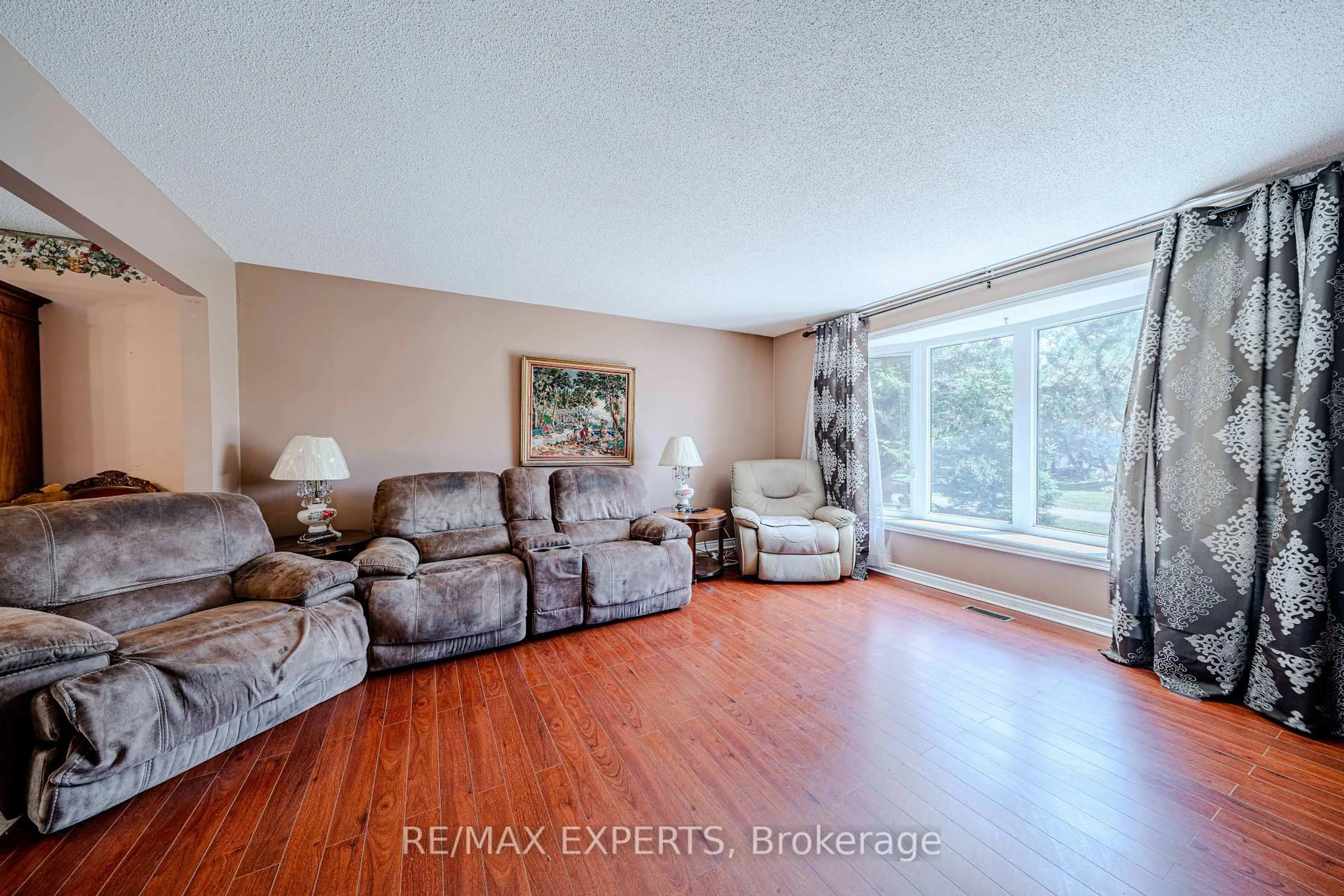Living room with furniture, unknown for 6068 Bloomington Rd, Whitchurch-Stouffville Ontario L4A 2W8